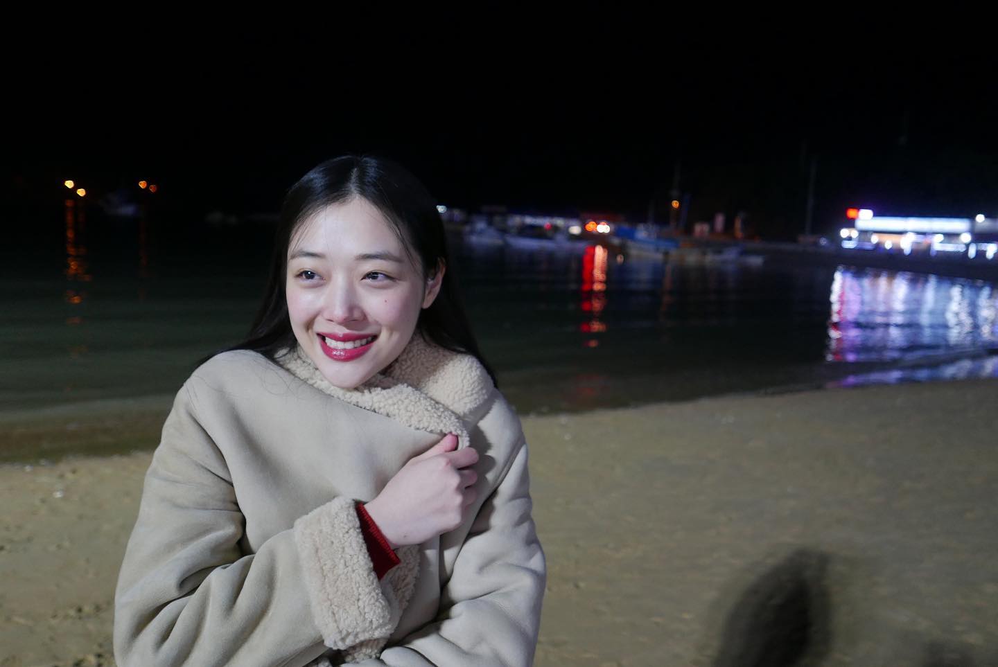 雪莉的哥哥透露妹妹拍攝電影《Real》裸露戲時，被導演李沙朗要求親自上陣，導致拍完身心受創要看精神科。（翻攝雪莉INS）