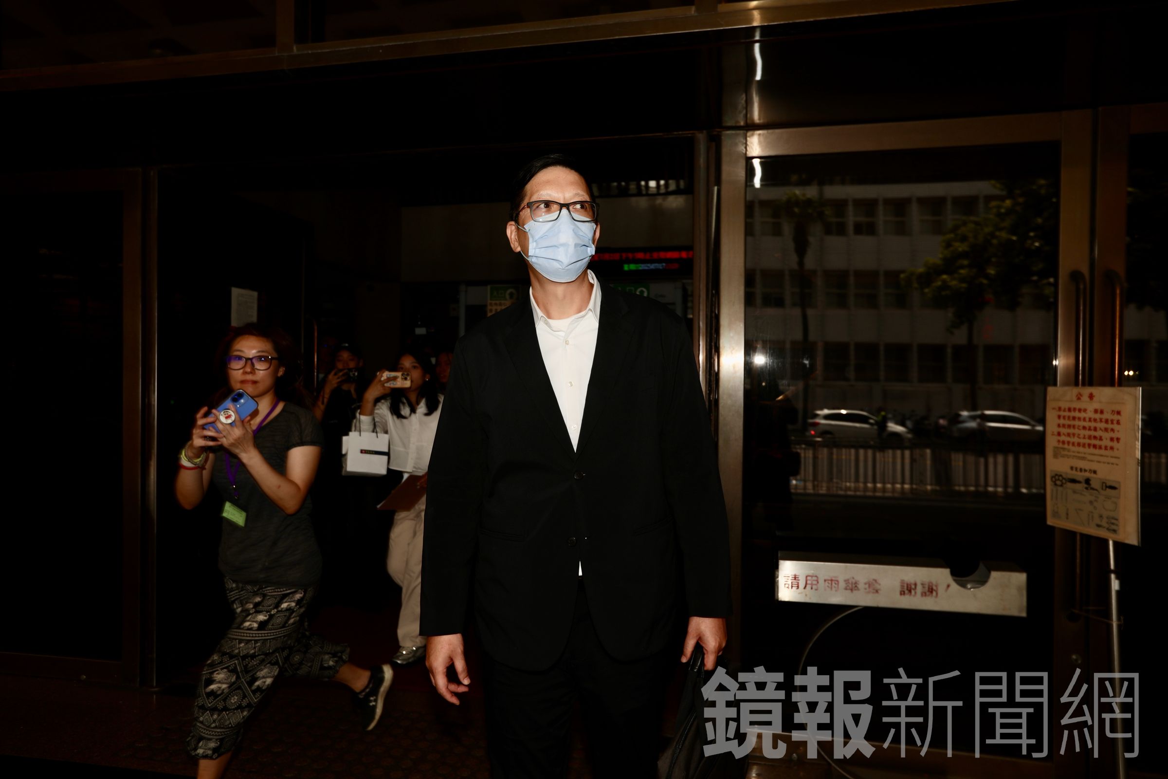 威京集團前法務陳俊源出庭作證稱有看到沈慶京進柯文哲市長室。(鏡報林煒凱)