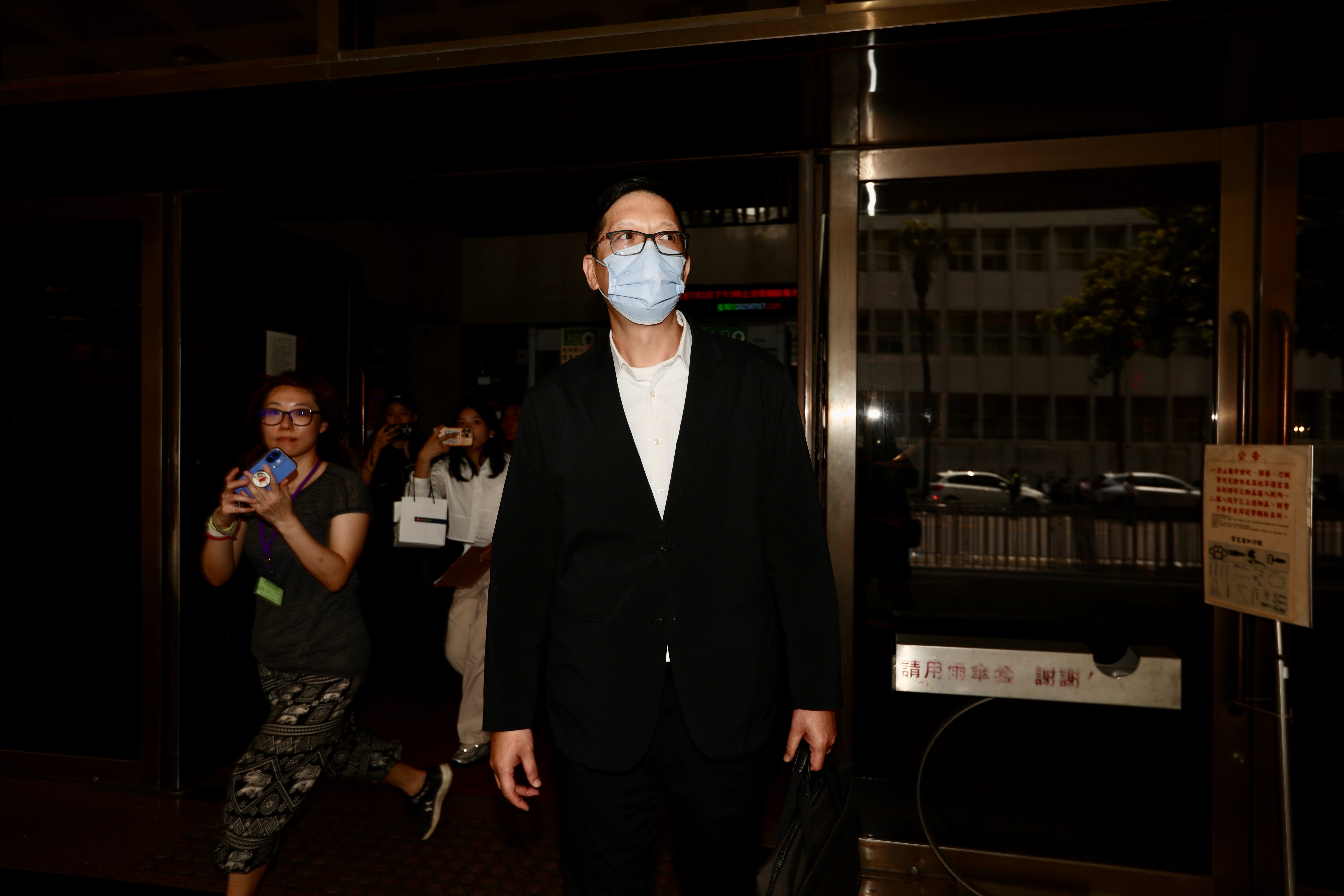 威京集團前法務陳俊源出庭作證稱有看到沈慶京進柯文哲市長室。(鏡報林煒凱)