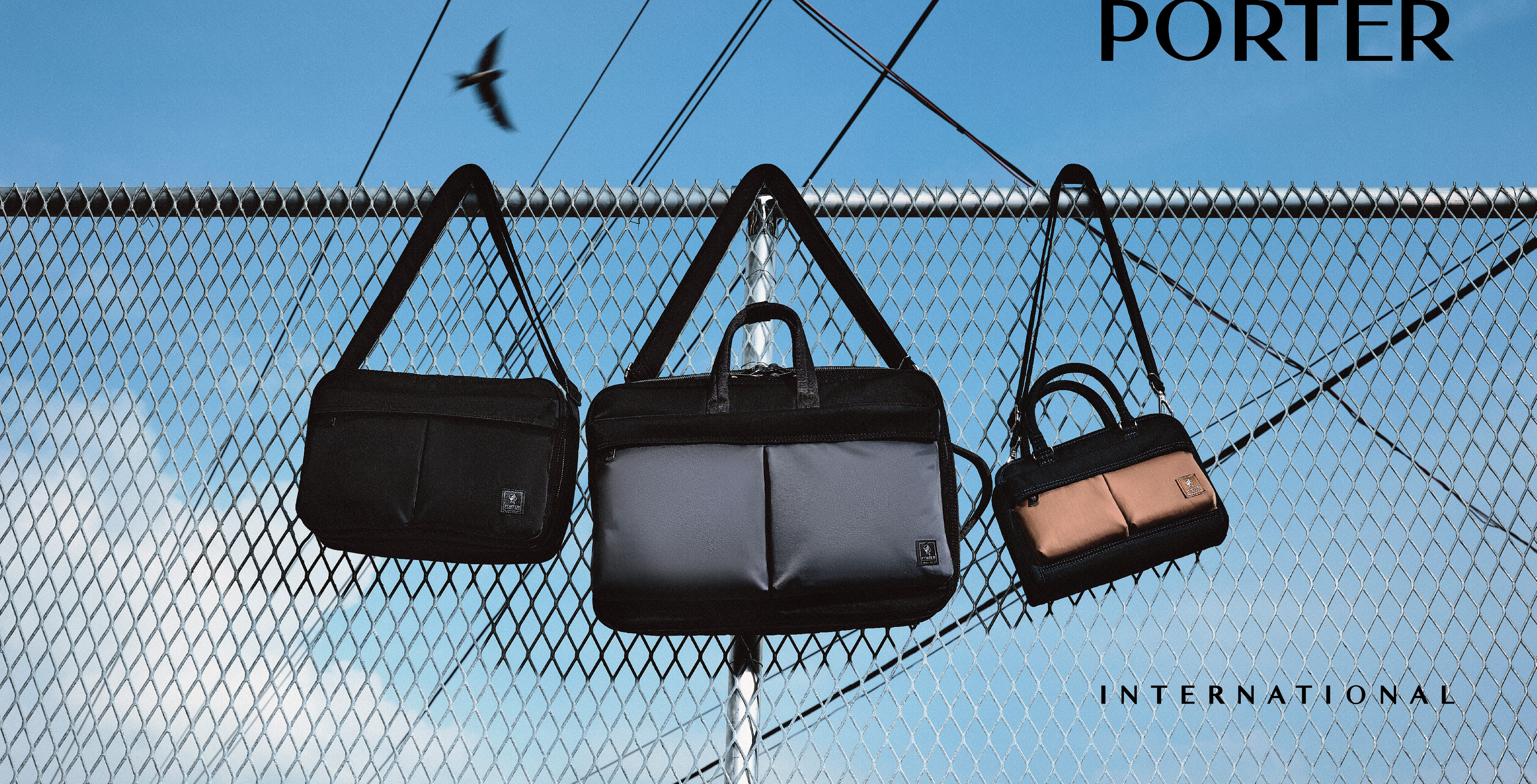 PORTER INTERNATIONAL的MATCH系列共9個款式,無論是雙層斜肩包、手提包、公事包等,具強烈個人風格外,也涵蓋各種使用需求。