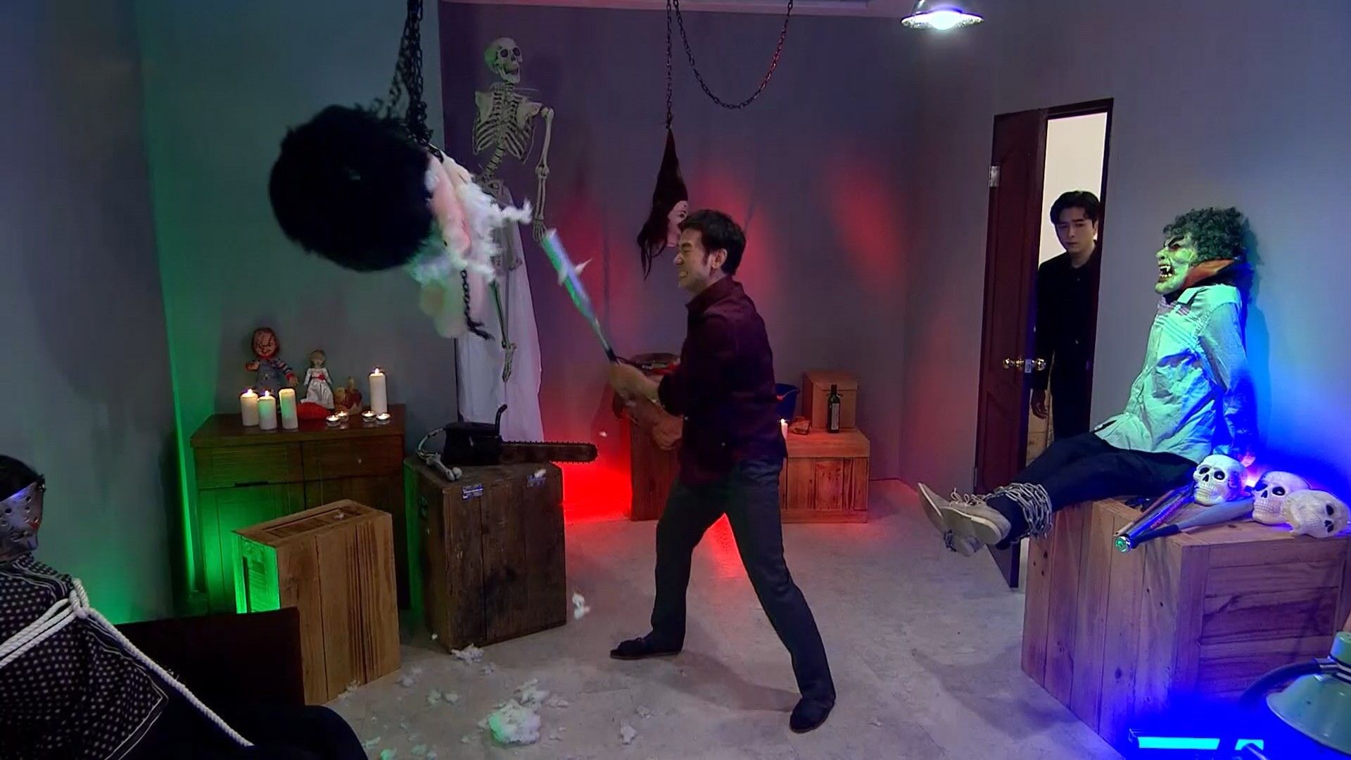 亮哲在《百味人生》中有密室發洩情緒。(三立提供)