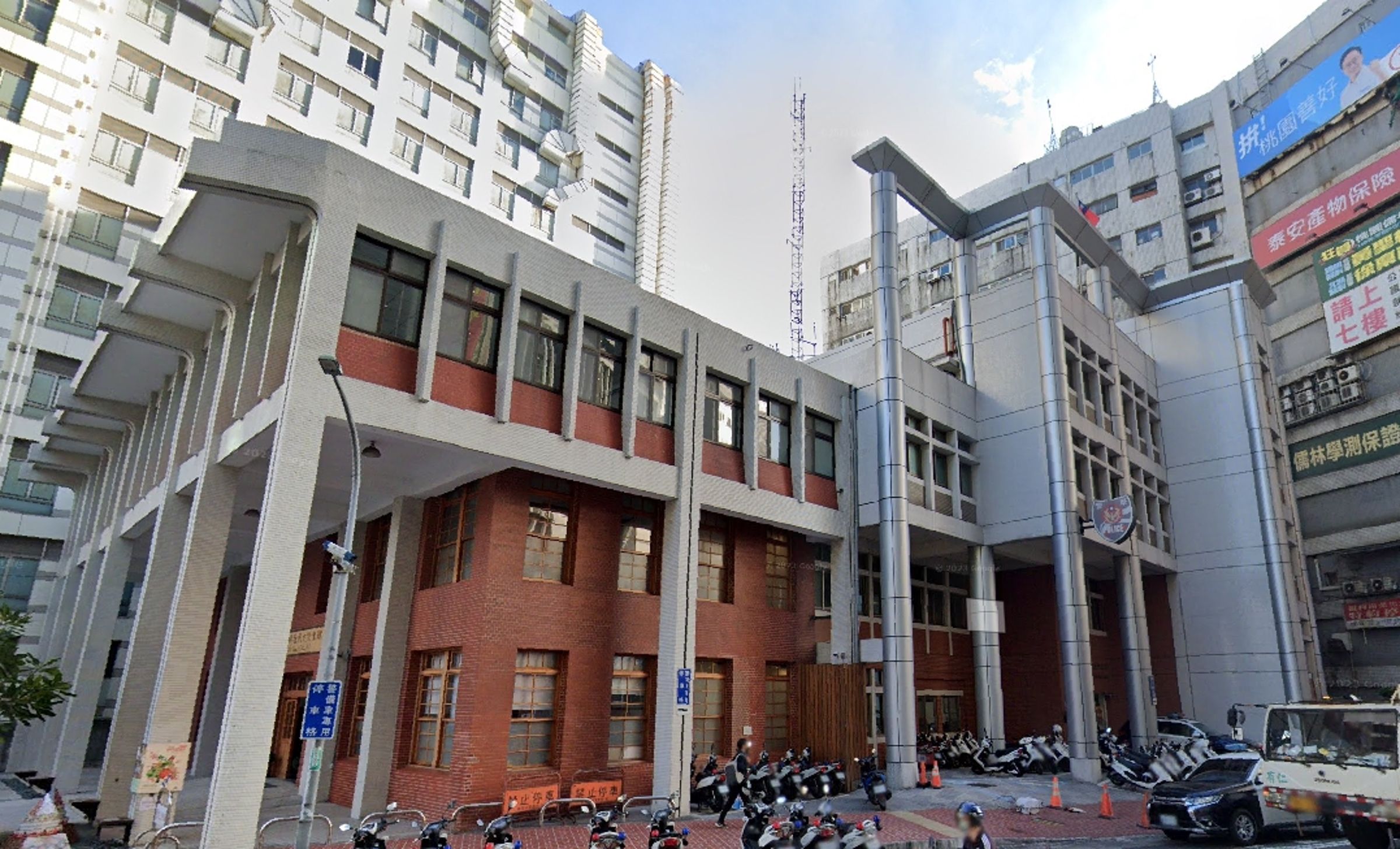 桃園警分局武陵派出所3名員警已移送桃園地檢署偵辦,所長調整為非主管職務,分局長吳明杰自請處分。(翻攝自google map)
