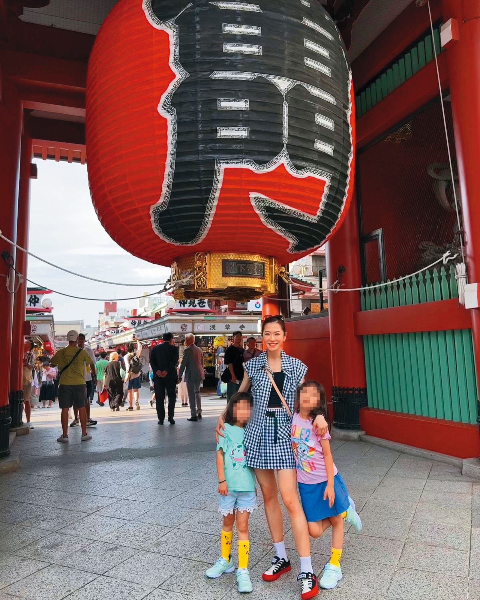 楊千霈（中）最近帶女兒去日本旅遊，因為畫面不見她的老公被疑婚變，事後特地出來澄清「流言」。（翻攝自楊千霈IG）