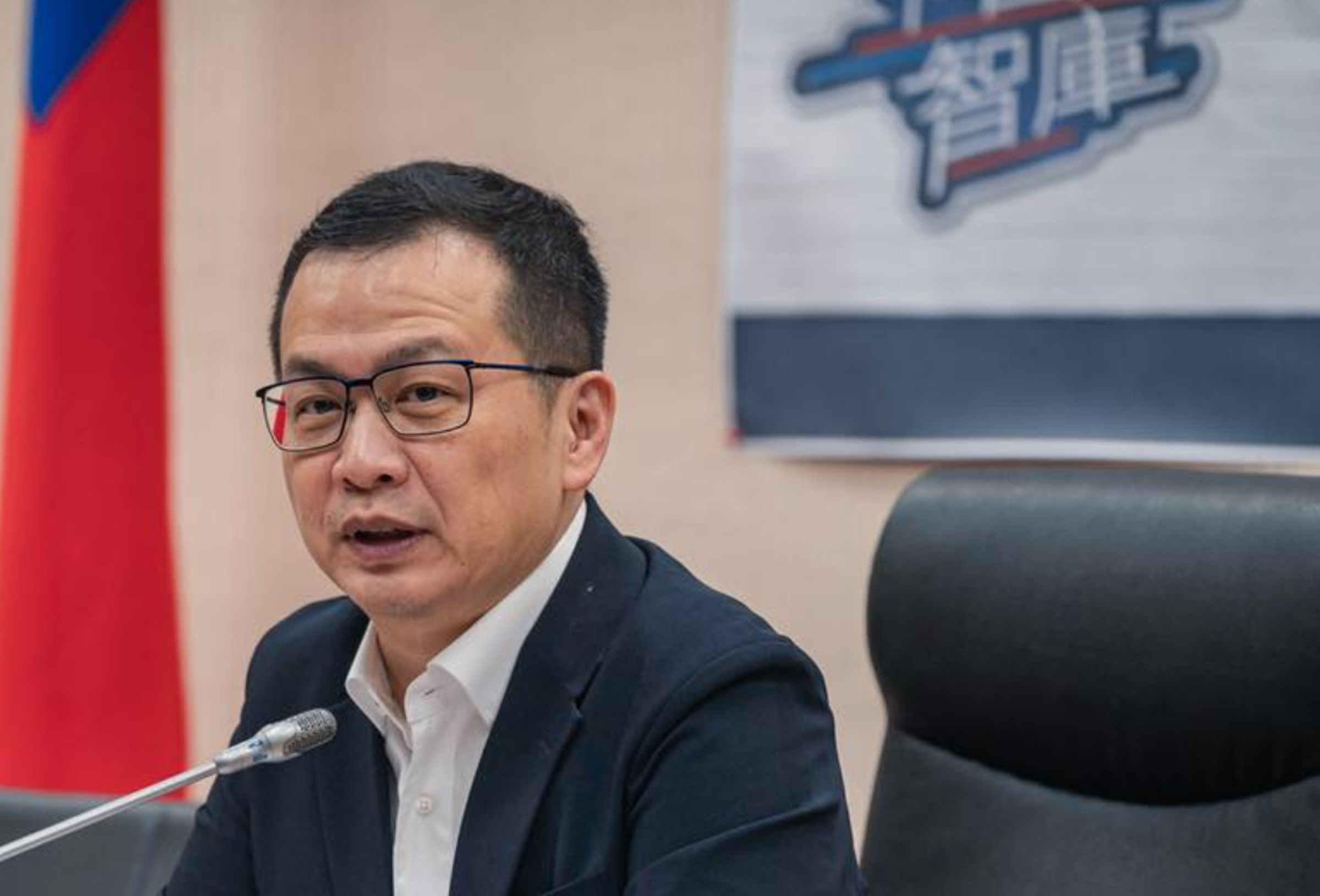 羅智強酸說賴清德可提「罷免」對付川普,不過目前已刪文。(翻攝羅智強臉書)