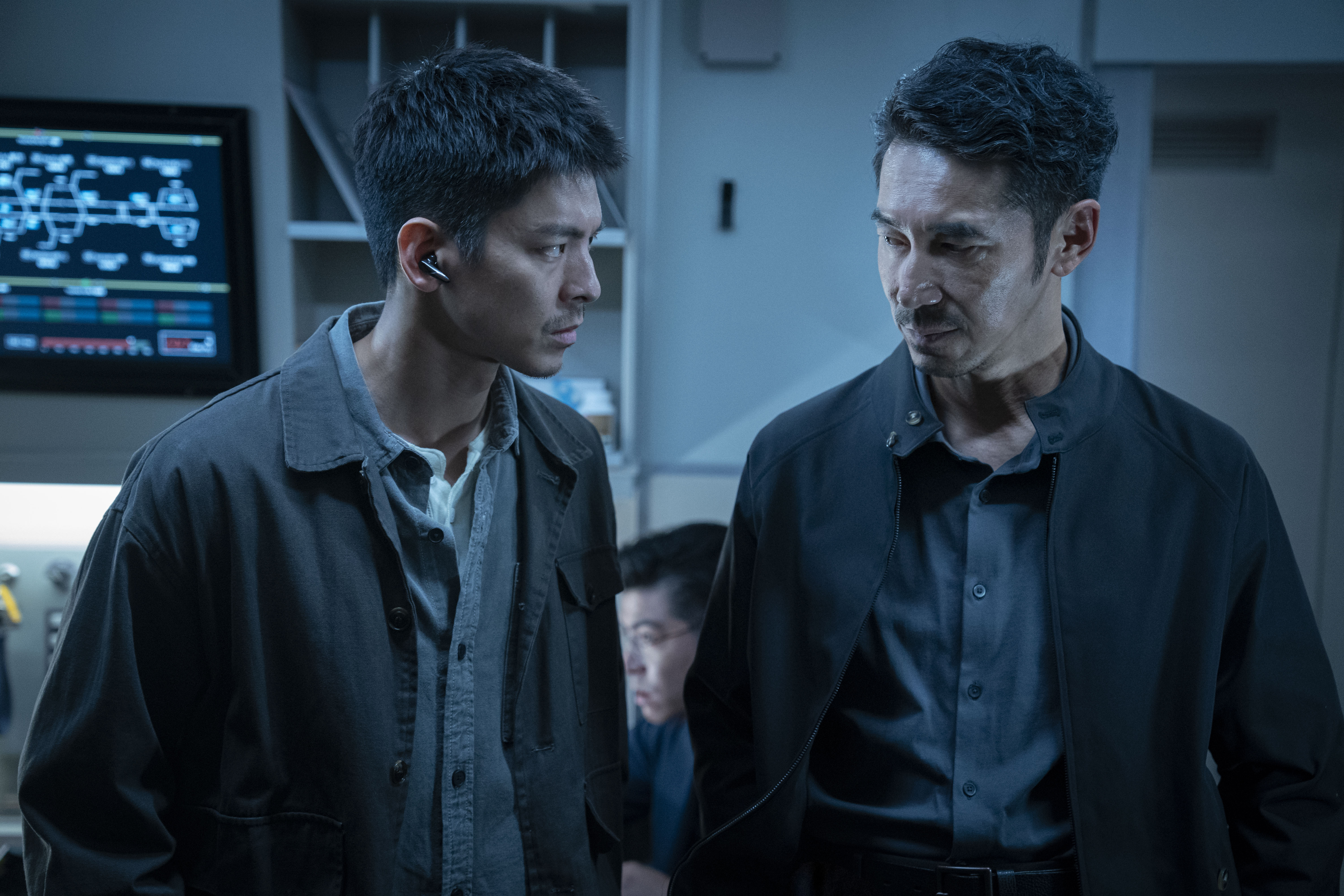 林柏宏（左）與李李仁（右）硬是被觀眾票選湊對，擠走了女主角宋芸樺，成為「年度銀幕CP搭檔」。（華影國際提供）
