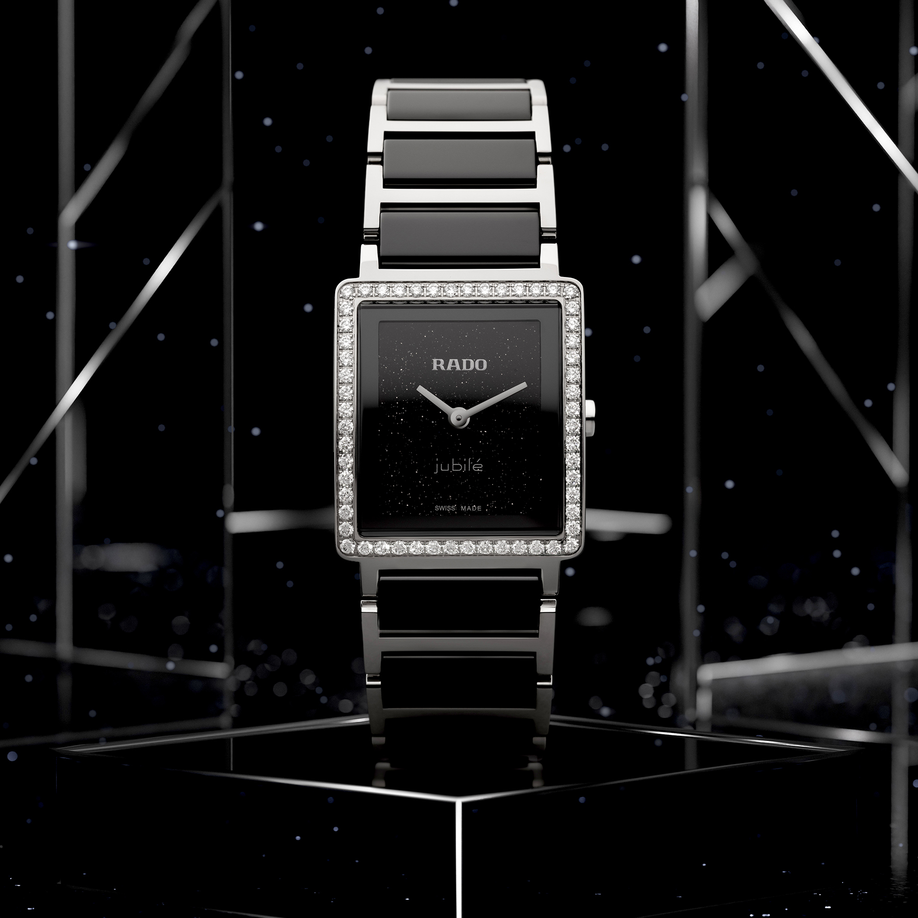 RADO Integral Diamonds|錶徑23mm X 32.7mm/不鏽鋼及高科技陶瓷材質/時、分指示/石英機芯/鑲鑽約0.58克拉/定價NT$148,900