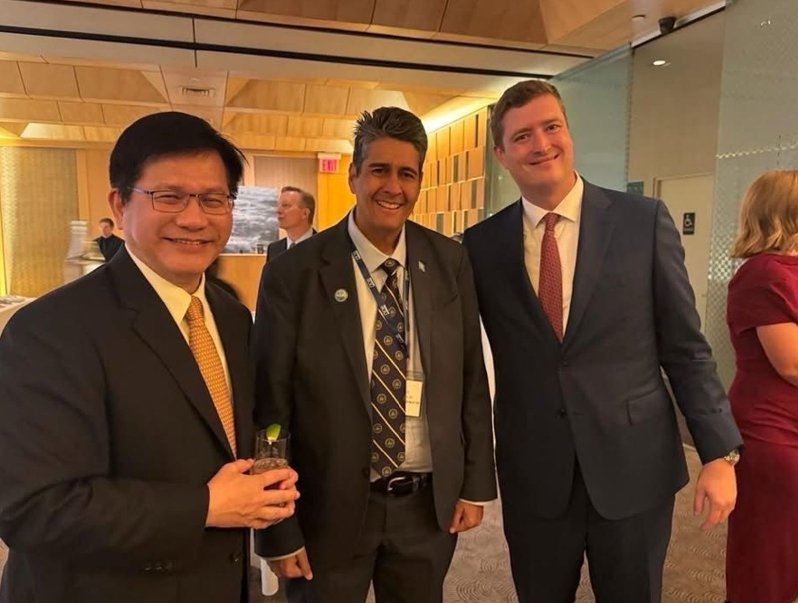 打臉！台媒稱「林佳龍設宴美官員缺席」　外交部4聲明駁斥「合照曝光」