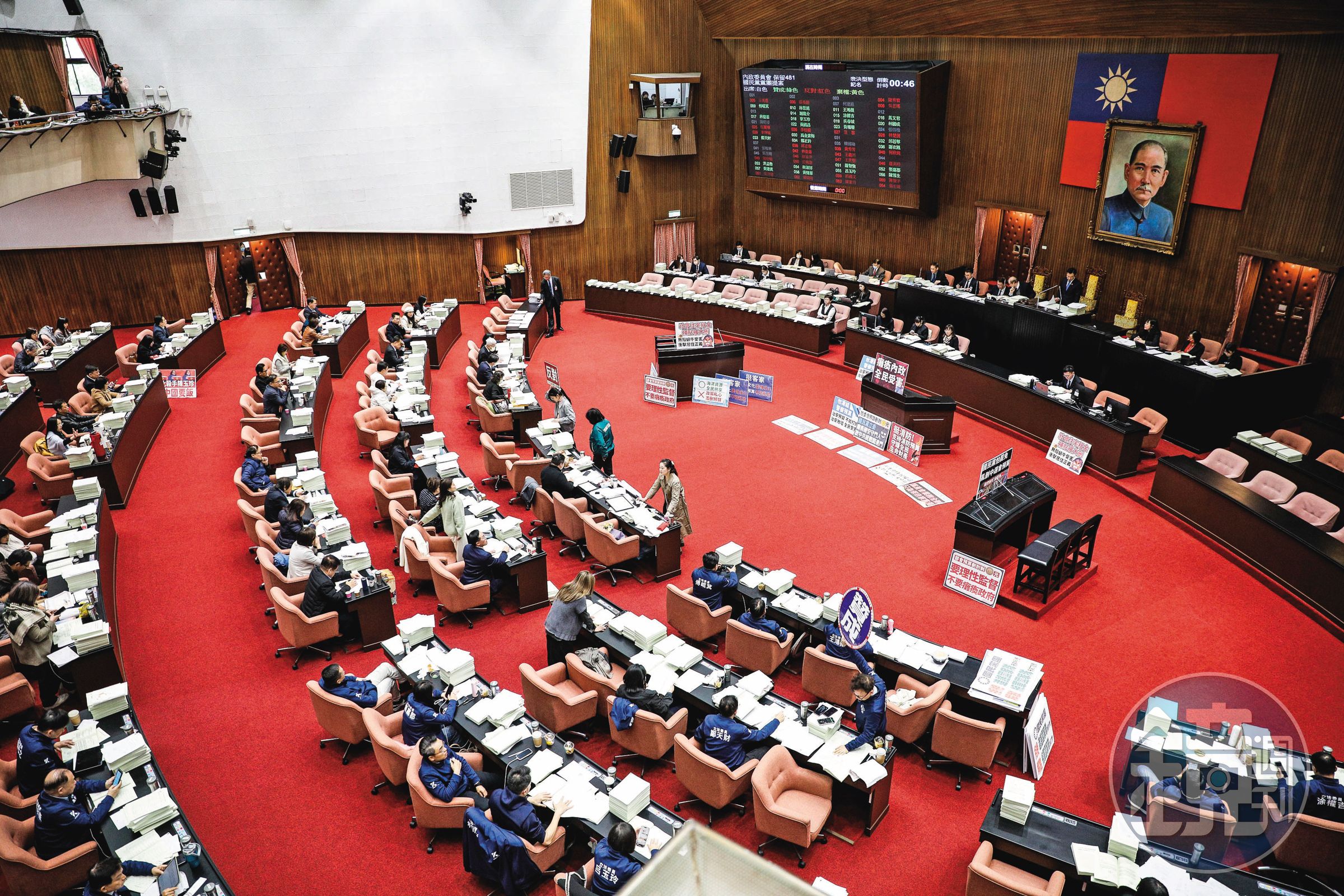 2025年總預算僵局未解，成為公民團體推動罷免的一大動力。