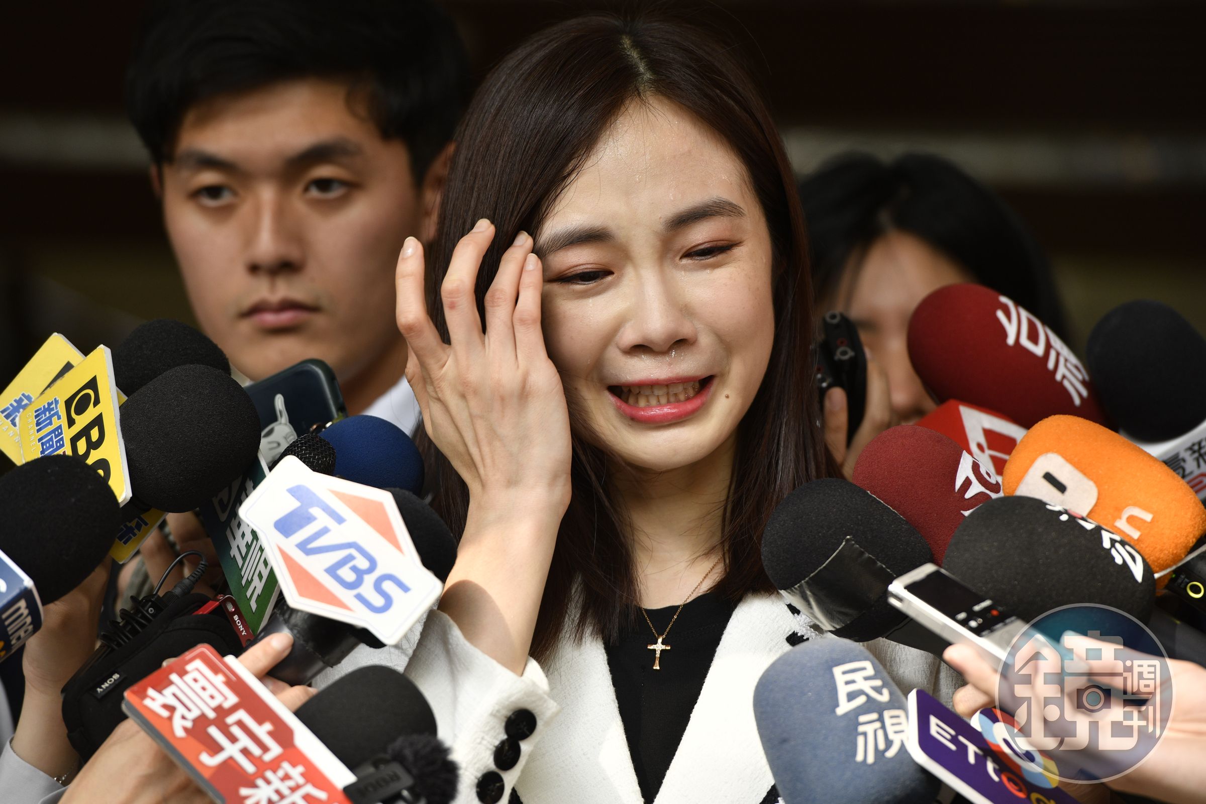 楊寶楨請辭的民眾黨職後，一度在面對媒體時落淚。