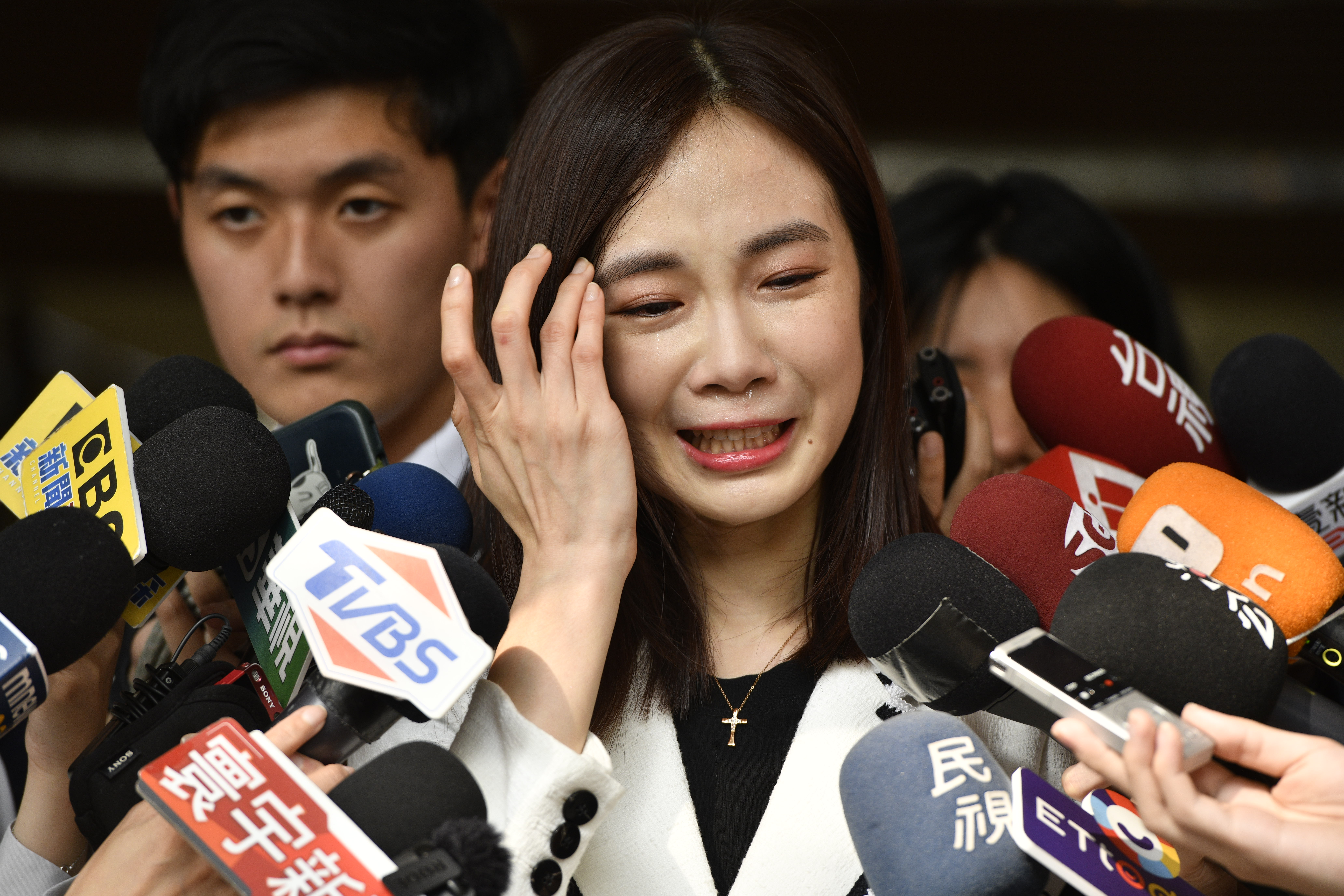 楊寶楨請辭的民眾黨職後，一度在面對媒體時落淚。