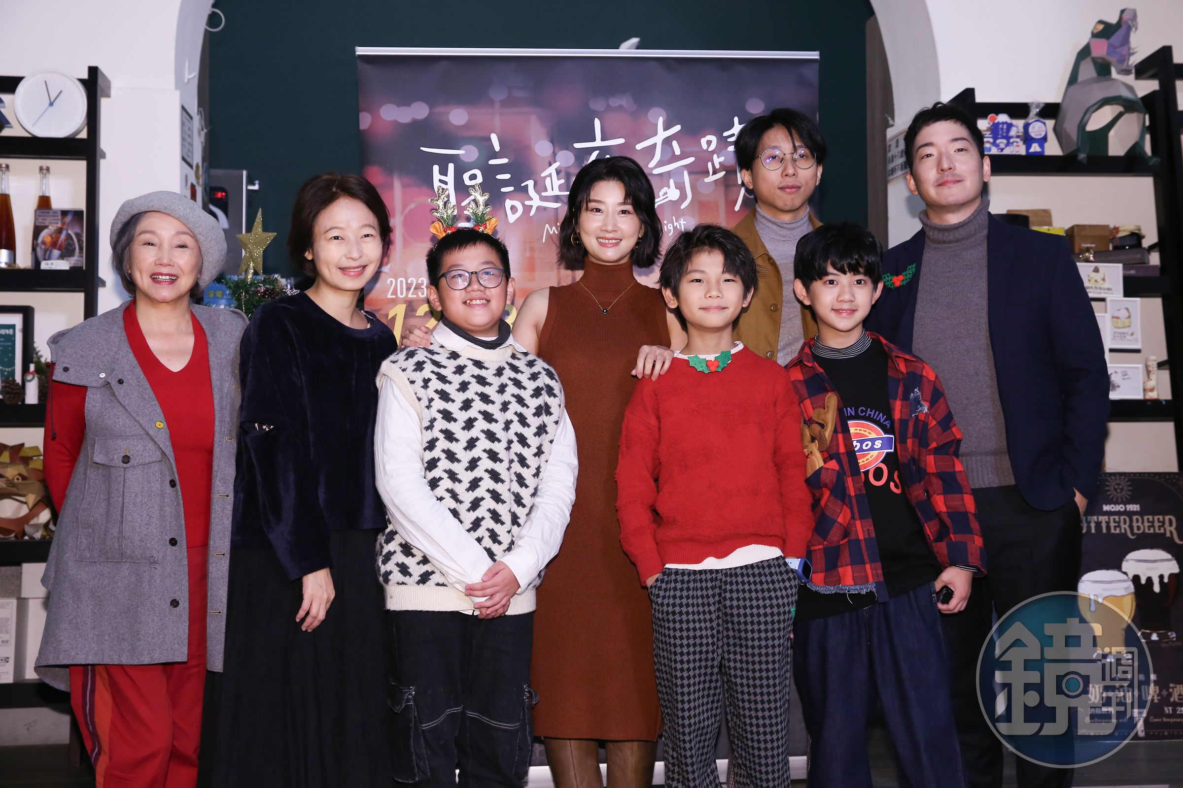 《聖誕夜奇蹟》導演王孔澂帶著製作人賴珍琳、演員朱芷瑩、洪君昊、鄭淳允、陳少卉、陳季霞、許時豪為作品宣傳。