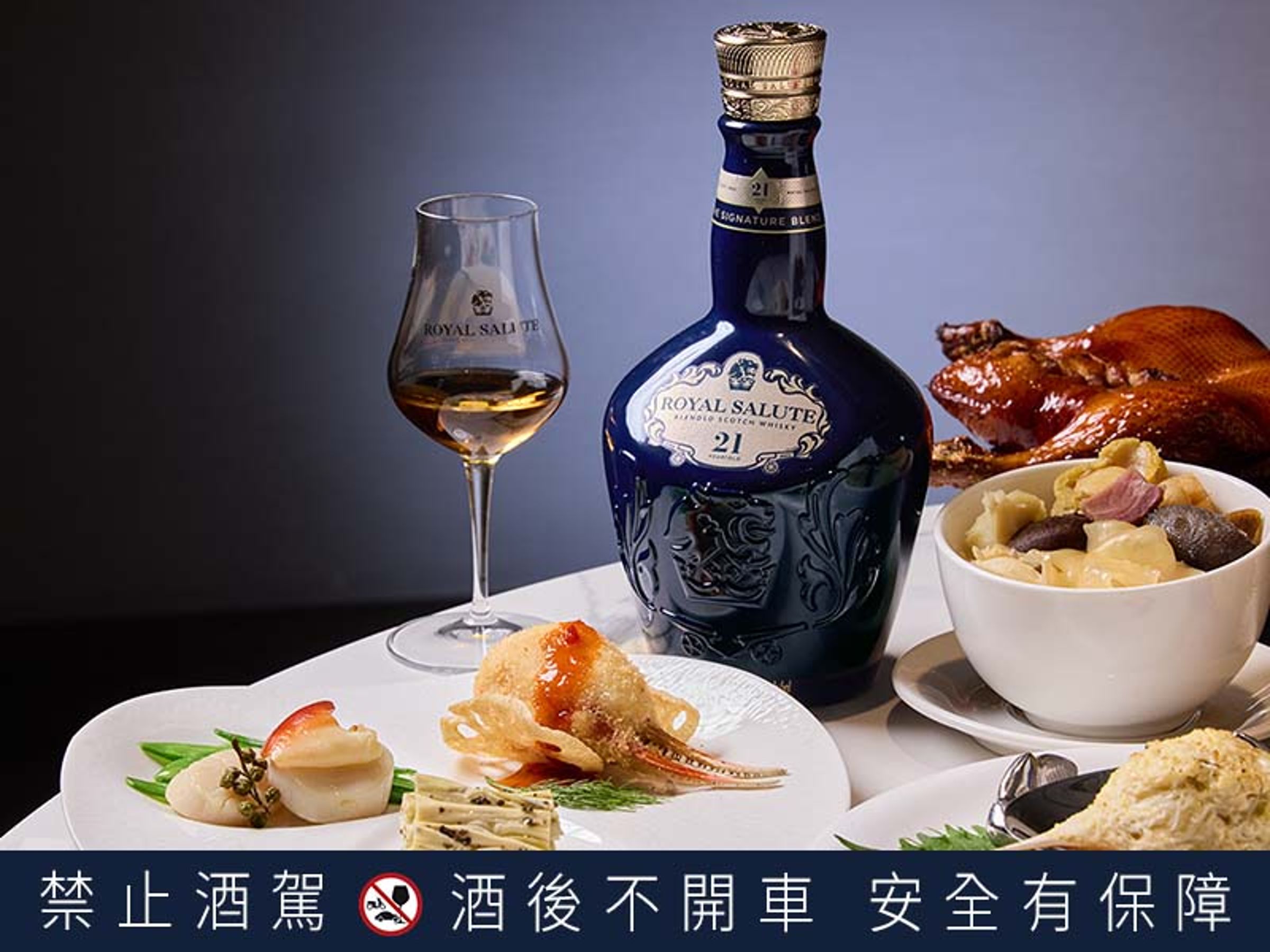 _麟聚套餐的頭盤爽口開胃,「糖醋百花釀蟹鉗」以蝦漿包覆松葉蟹鉗,佐秘制糖醋醬構築豐富層次,以皇家禮炮佐餐,更能誘發鮮甜滋味。