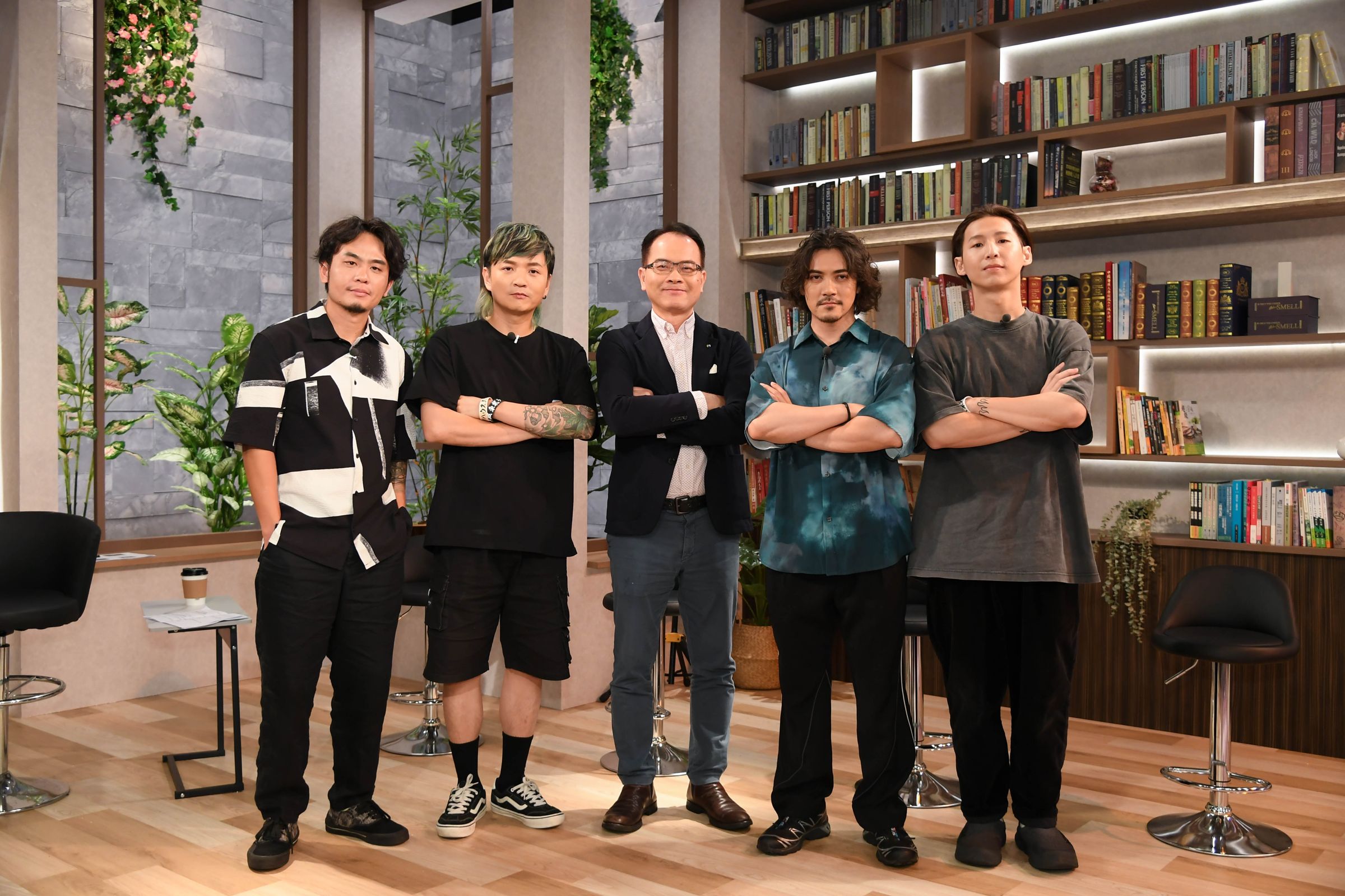 鄭弘儀休息四個月再度回歸三立開新的政論節目。(三立提供)