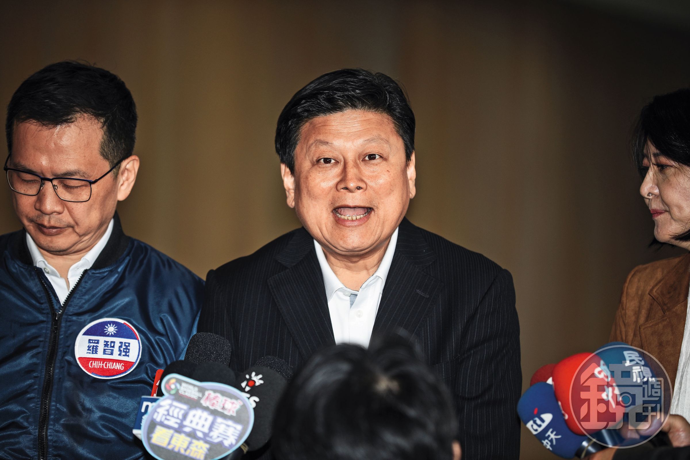 國民黨立院黨團總召傅崐萁(中)主導議事走向。