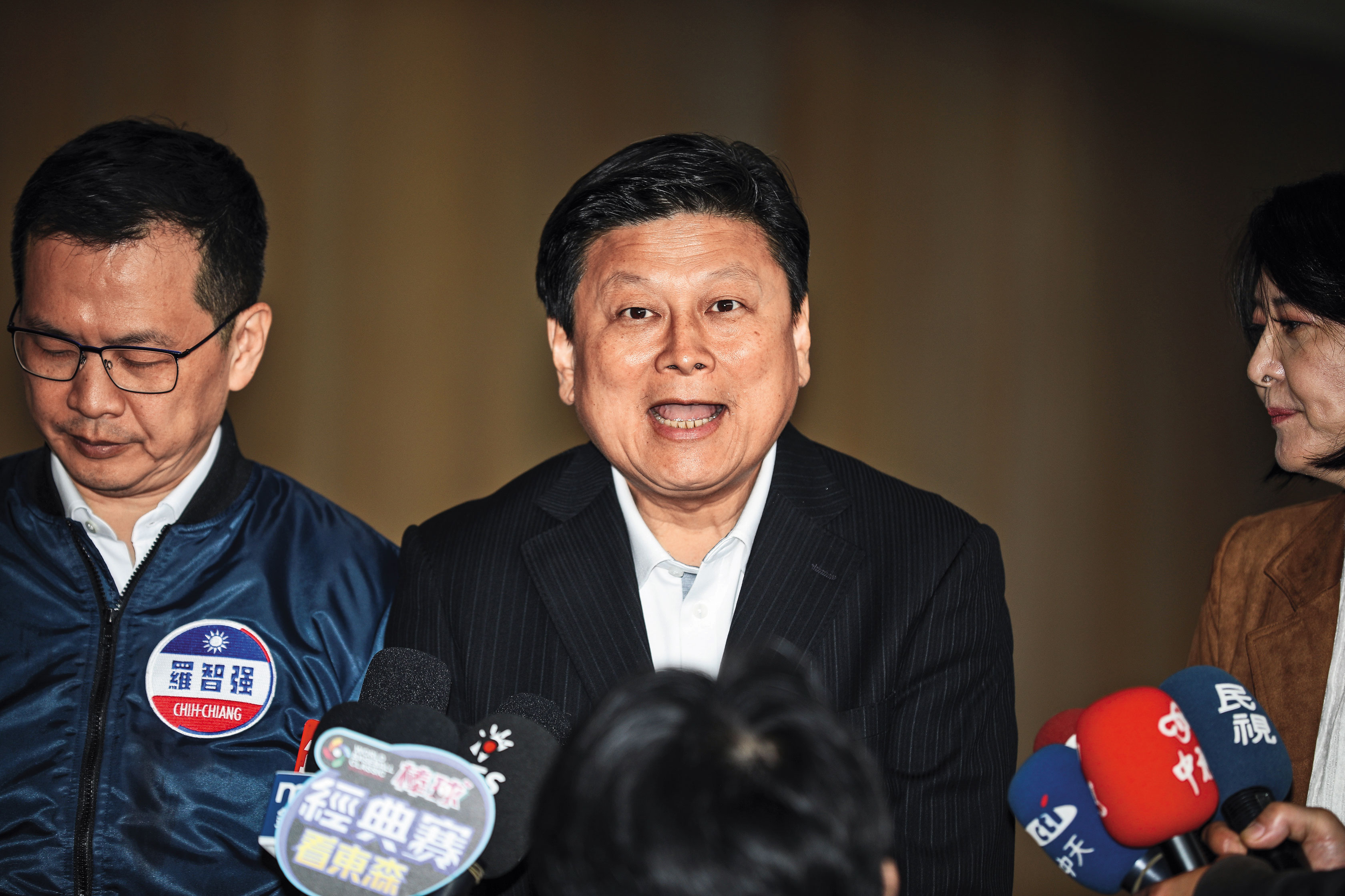 國民黨立院黨團總召傅崐萁（中）主導議事走向。