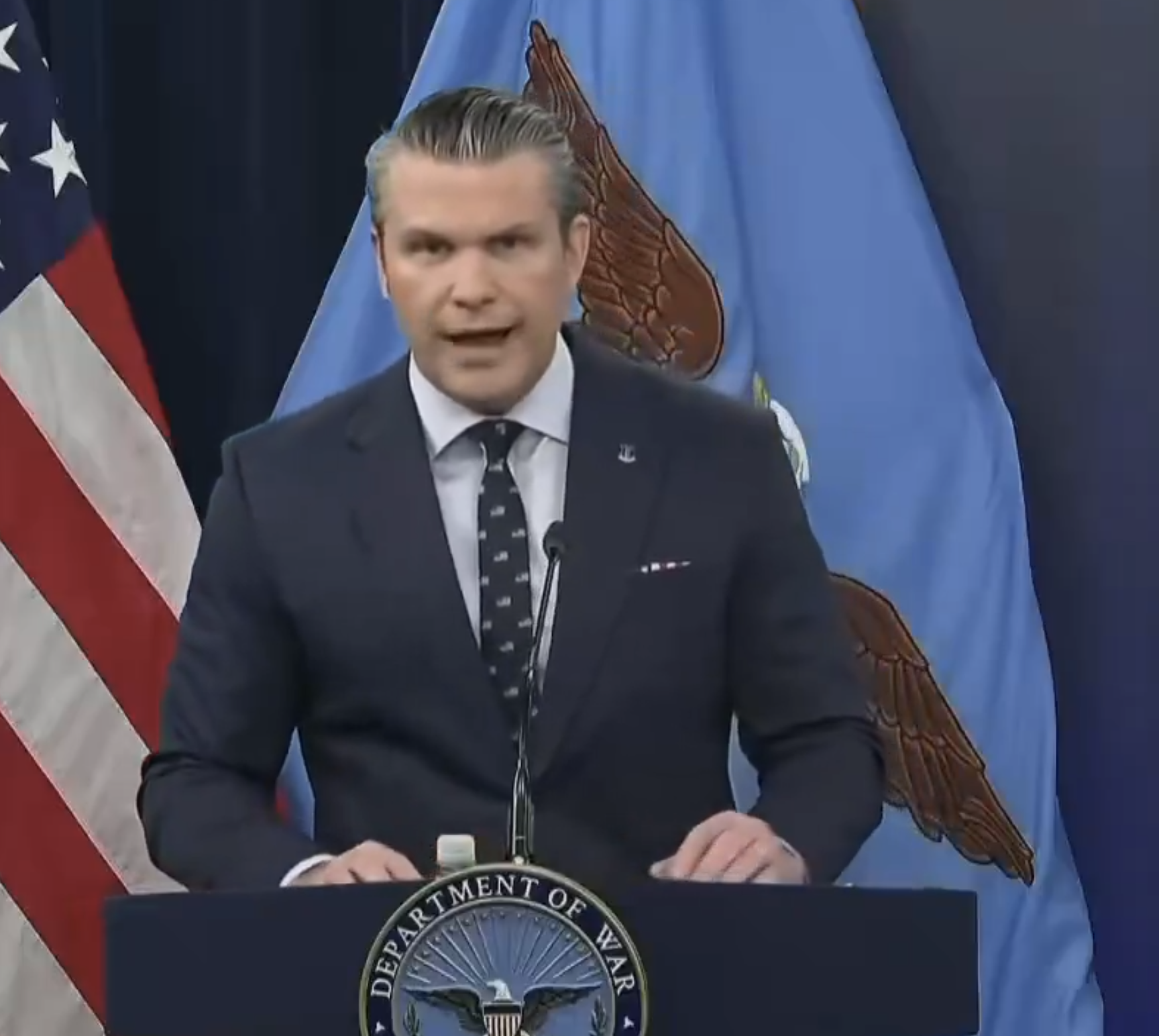 美國國防部長赫格塞斯（Pete Hegseth）。（翻攝自X@sentdefender）