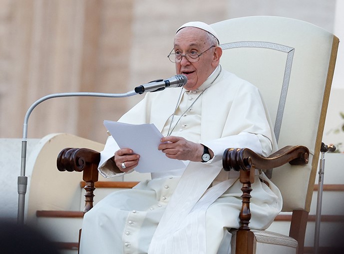 方濟各對LGBTQIA+群體的看法，比史上任何一位教宗都要開明。（翻攝catholicreview.org）