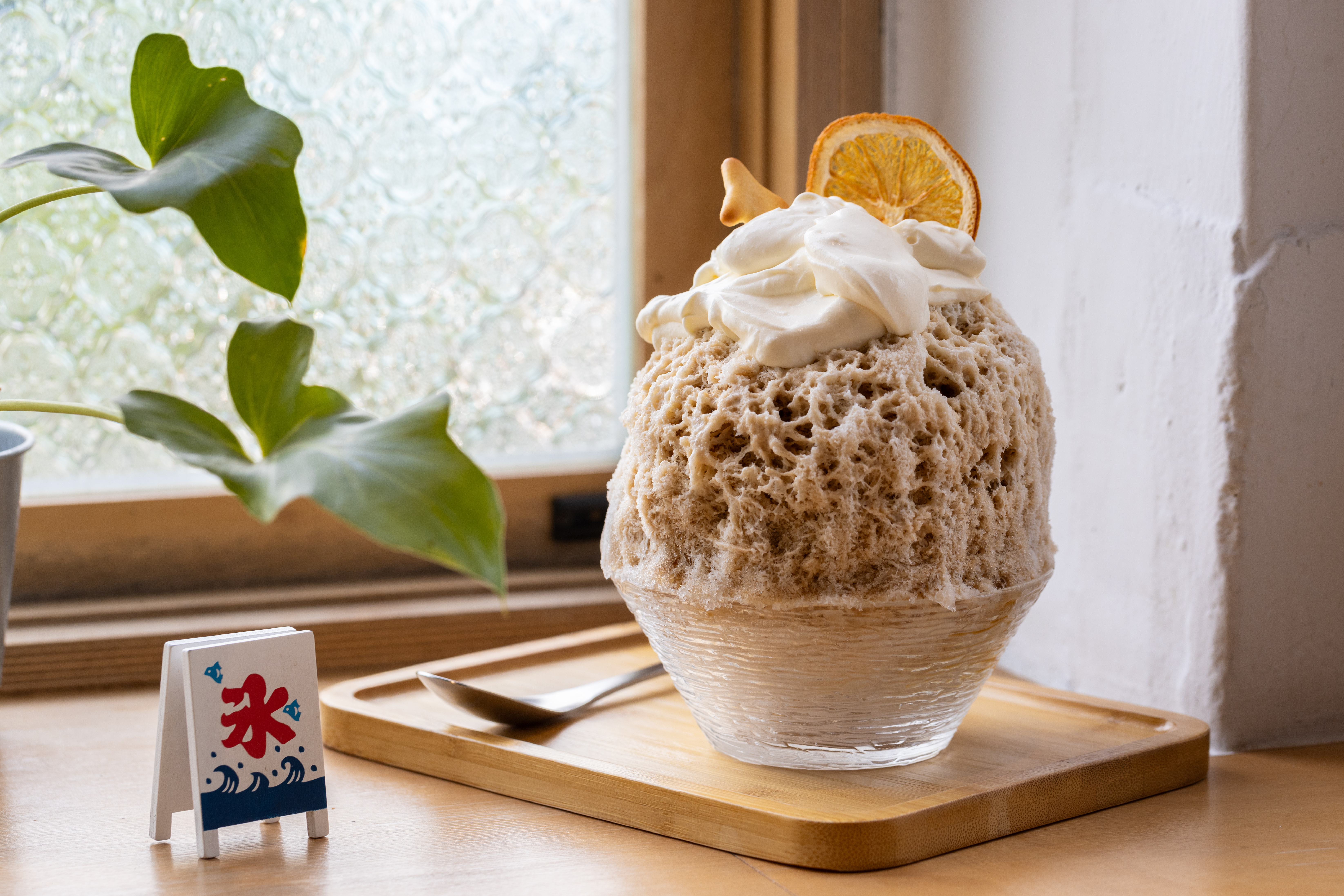 號稱吃了會醉的調酒刨冰「B52」,使用濃縮咖啡、威士忌與貝禮詩奶酒煉乳搭配起士鹹奶蓋。(230元/份)