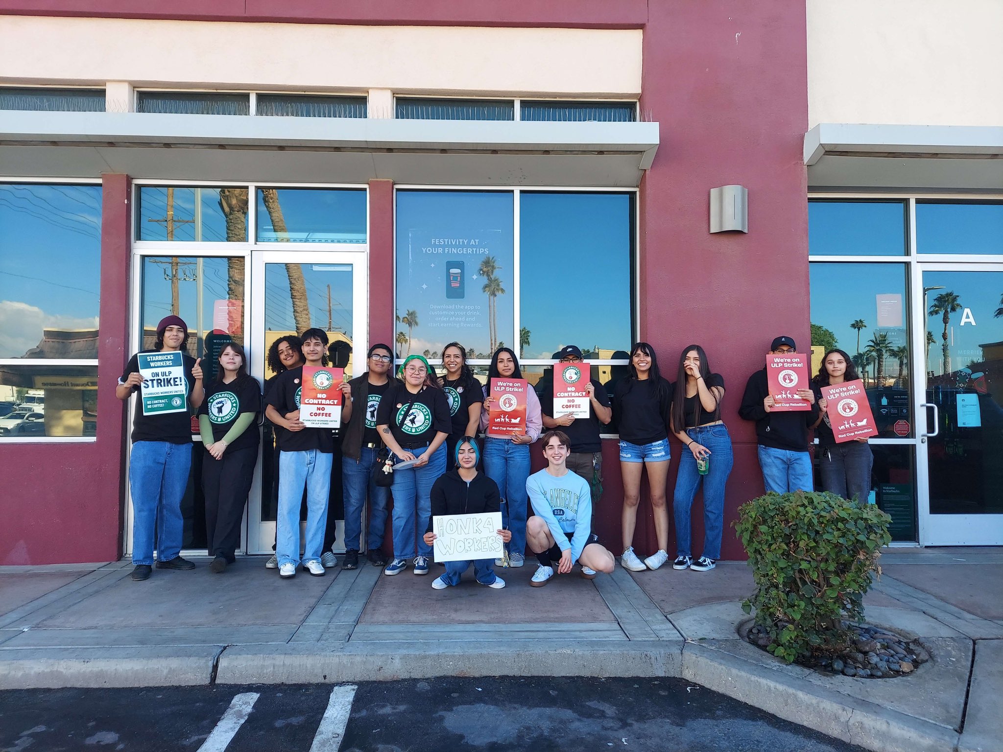 美國星巴克工會發起罷工活動，抗議公司促銷活動造成員工負荷。（翻攝自@SBWUCV X）