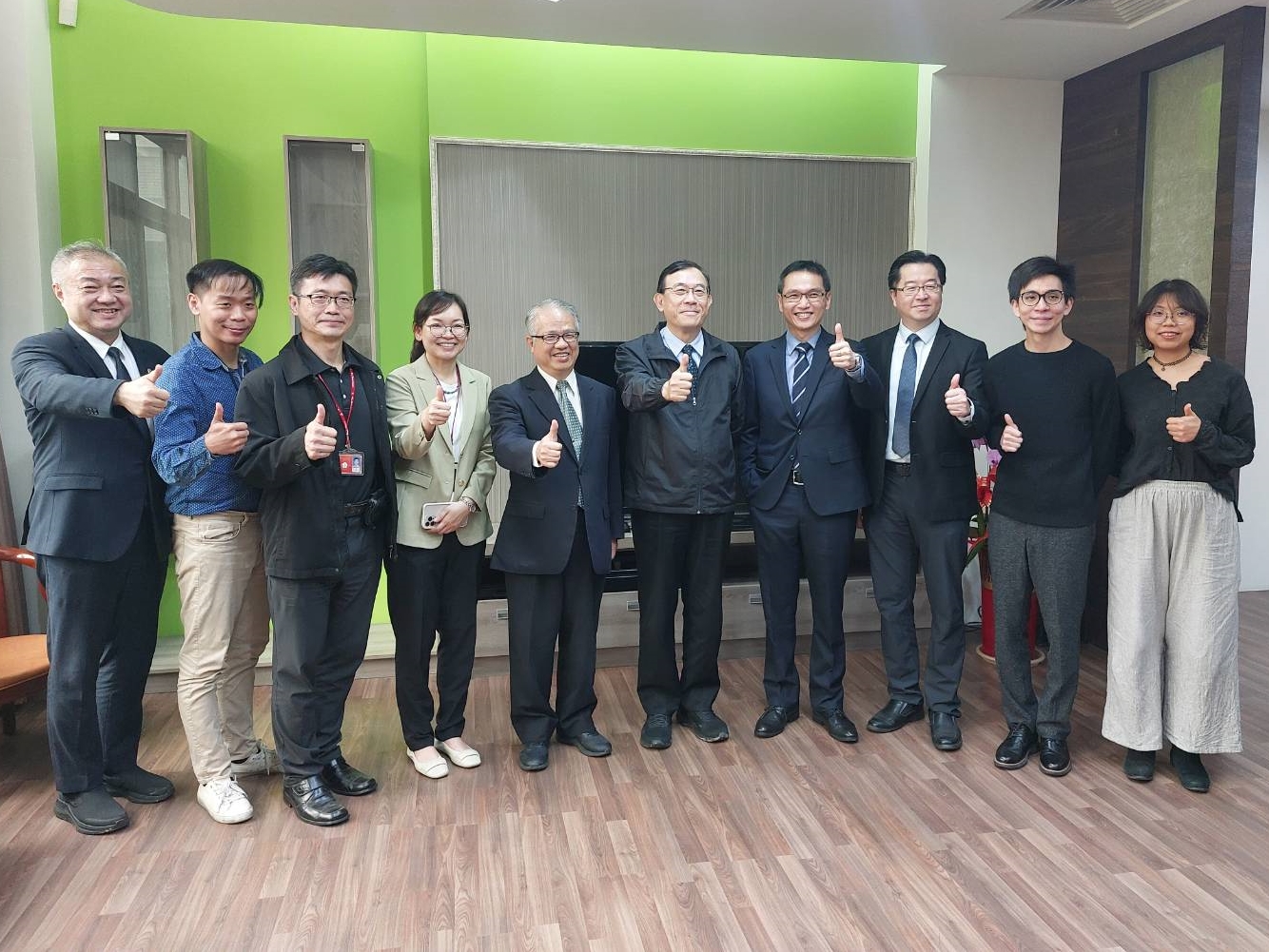 有關農會選舉妨害選舉案，全台檢察機關合計受理178件、302人，查賄成績亮眼，檢察總長邢泰釗親至臺東地檢署慰勉有功人員。（最高檢提供）