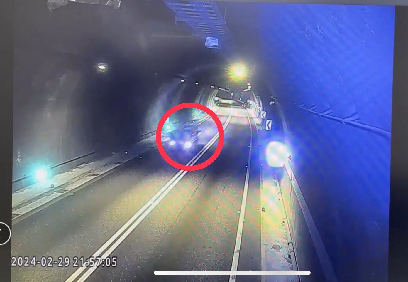 簡男駕駛贓車違規超速,在台62線撞死一機車騎士。(翻攝畫面)