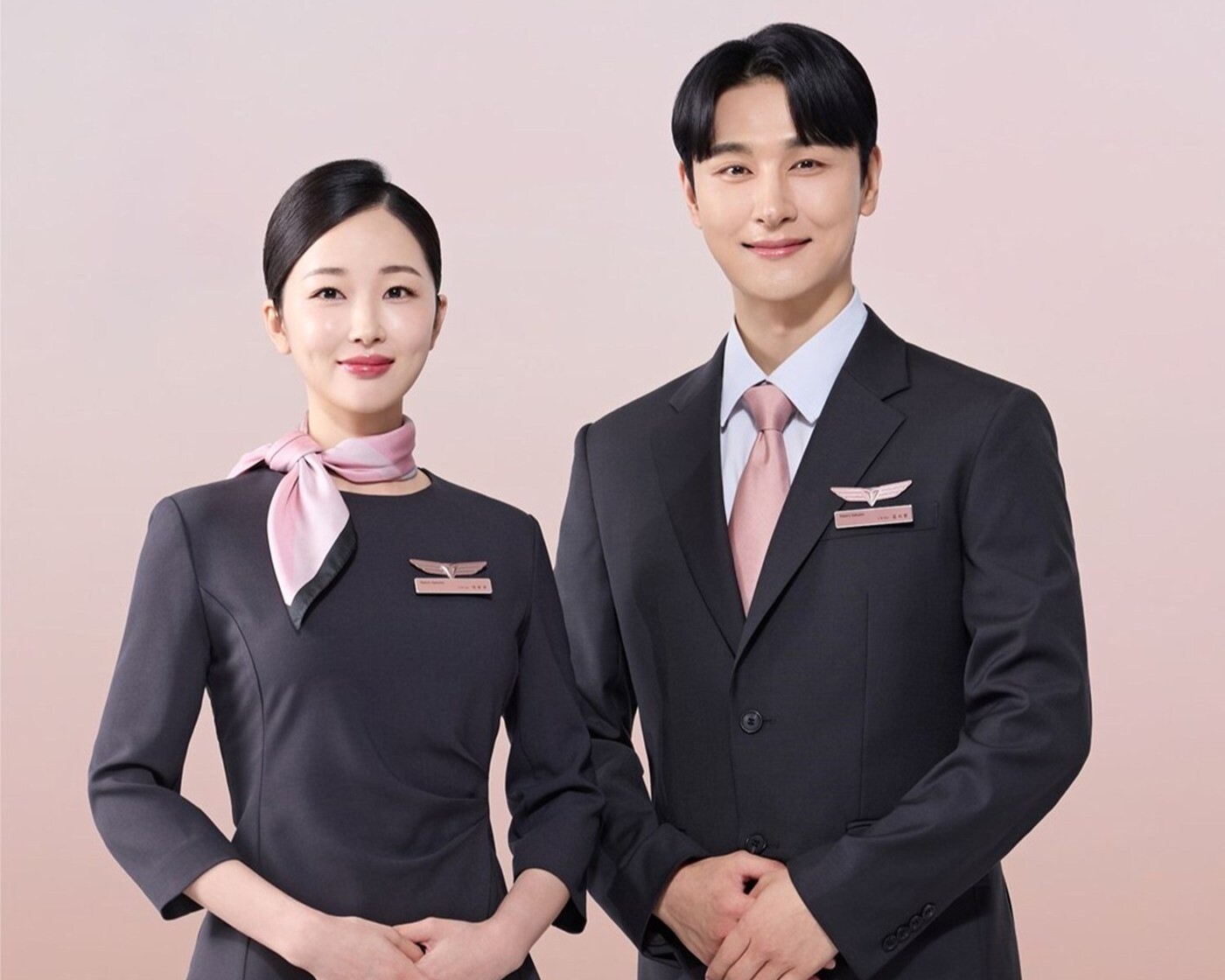 韓籍航空公司德威航空今日正式更名為泰瑞航空,公開全新制服造型。(翻攝韓網)