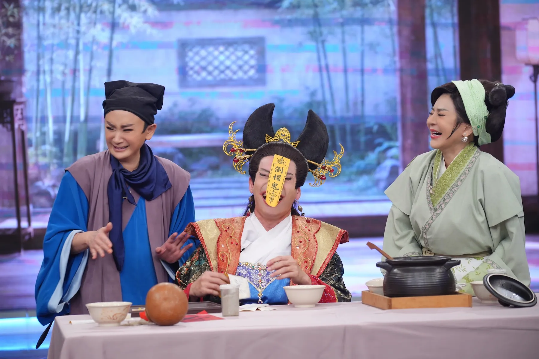 「倩女遊魂」的貼符劇情，讓觀眾直呼笑到併軌。（圖／華視）