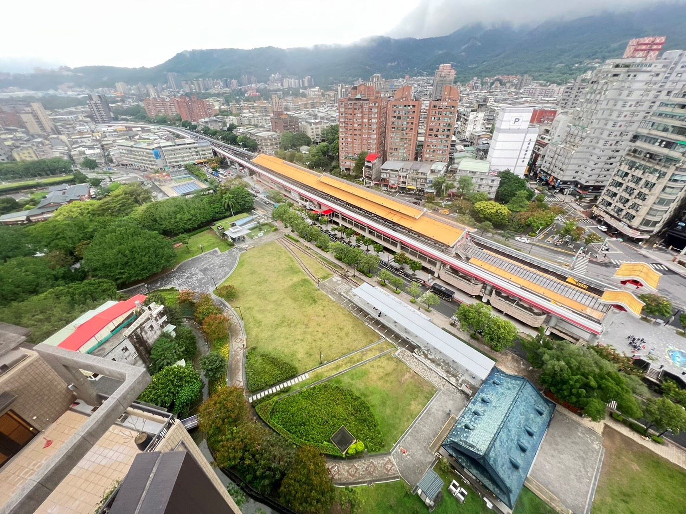 永慶盤點16處周遭100公尺內即有生鮮超市的捷運站點,新北投站不僅採買便利,51.2萬元的住宅平均單價也是榜中最低。(房市示意圖)