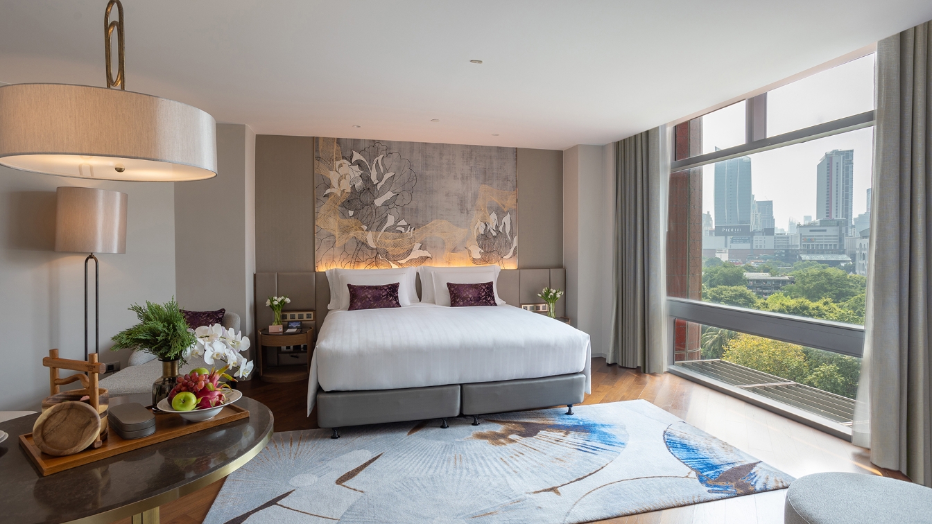 Chatrium曼谷大酒店的Premier Room，採用低飽和度的溫暖色調，住起來相當舒適。（Chatrium提供）