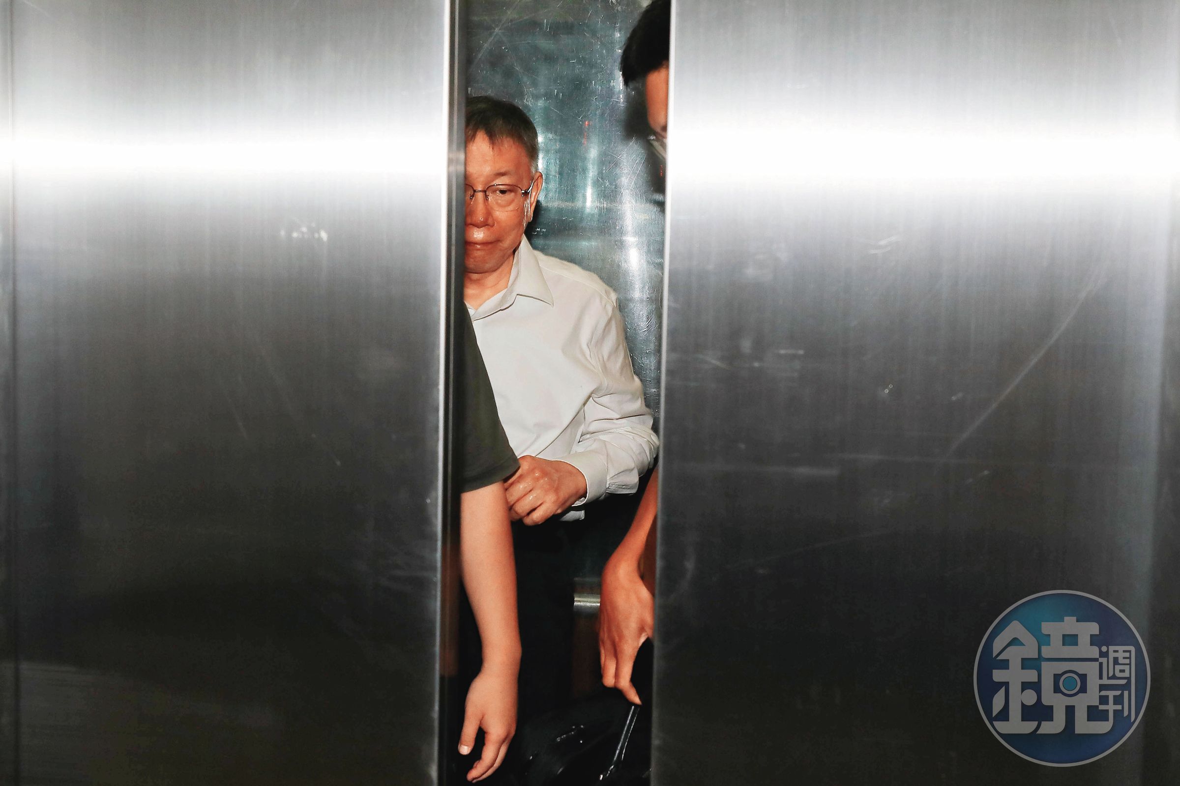 柯文哲對政治獻金假帳案及京華城案對外多稱不知情,但檢廉已戳破謊言,他將面臨漫長司法訴訟之路。