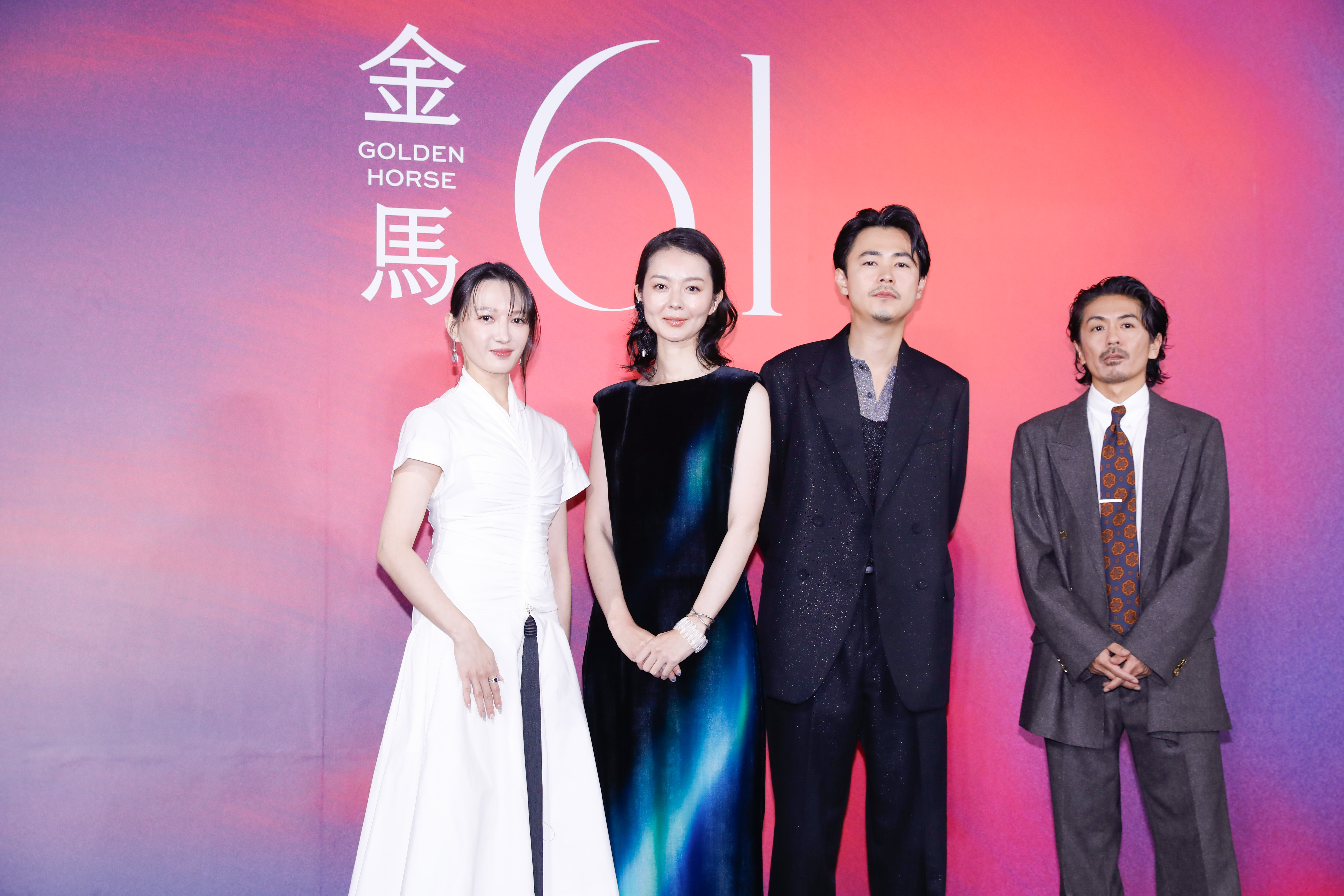 日本電影《雨中的慾情》主演群今（11日）現身金馬影展星光首映。（右起：森田剛、成田凌、中村映里子、李杏）