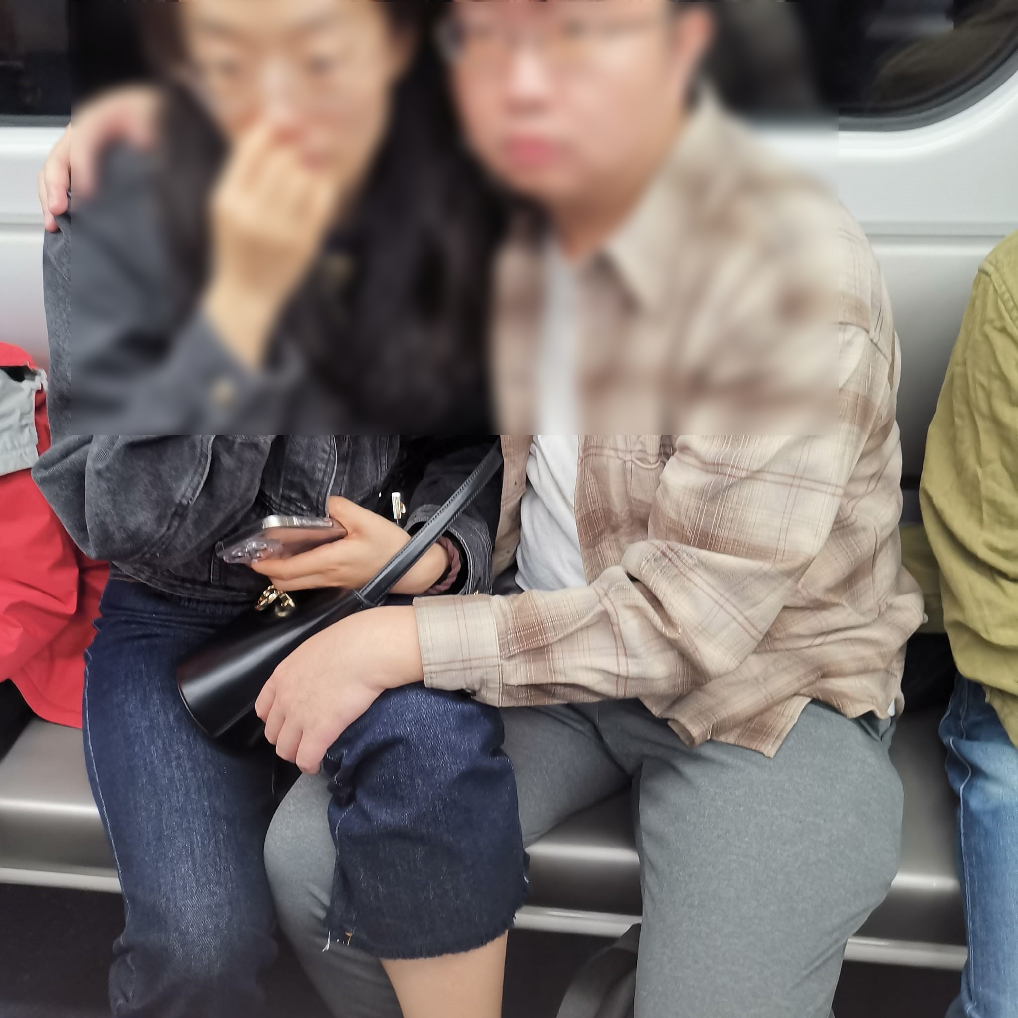 香港網友指稱這對情侶是中國人。(翻自臉書)
