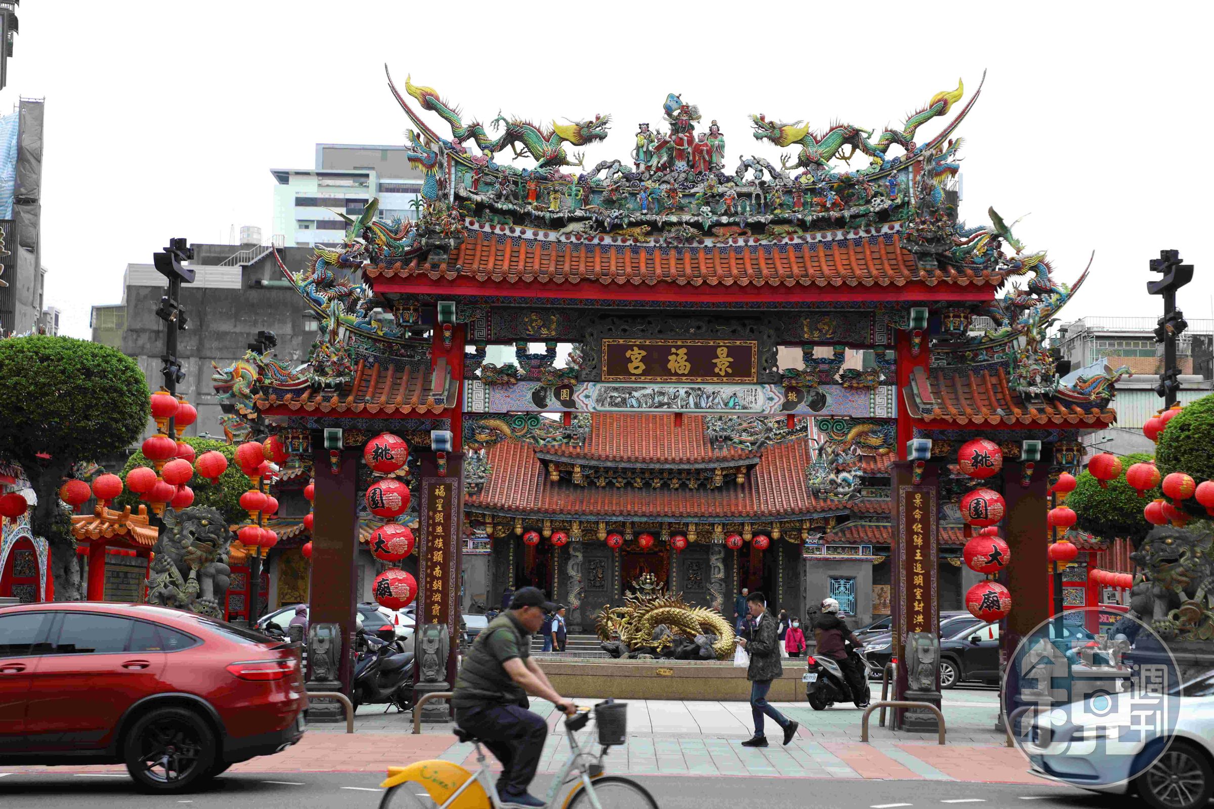 主祀開漳聖王的景福宮，是北桃園的信仰中心。