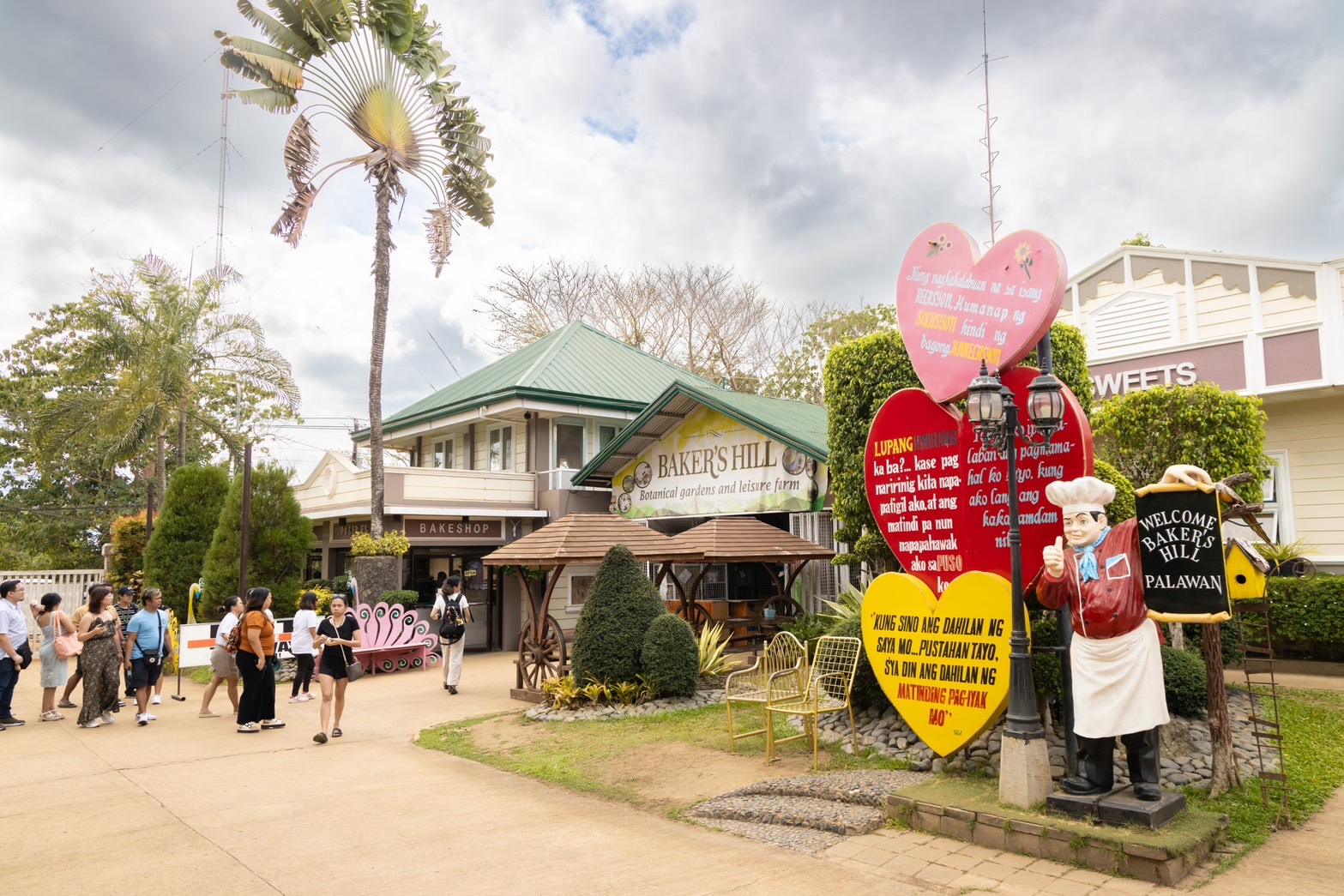 麵包山主題公園中除了多元的拍攝點，也有多家餐廳以及麵包坊。