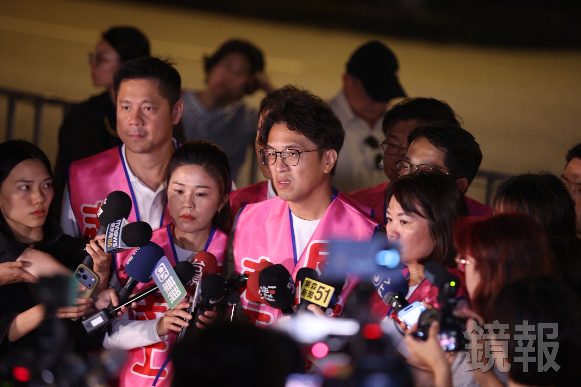 沈伯洋昨出席反虐童護孩子凱道行動,被問到林奕華說蔣萬安連任後會去參加園長會議,他立刻變臉直呼太誇張。(鏡報劉耀勻)