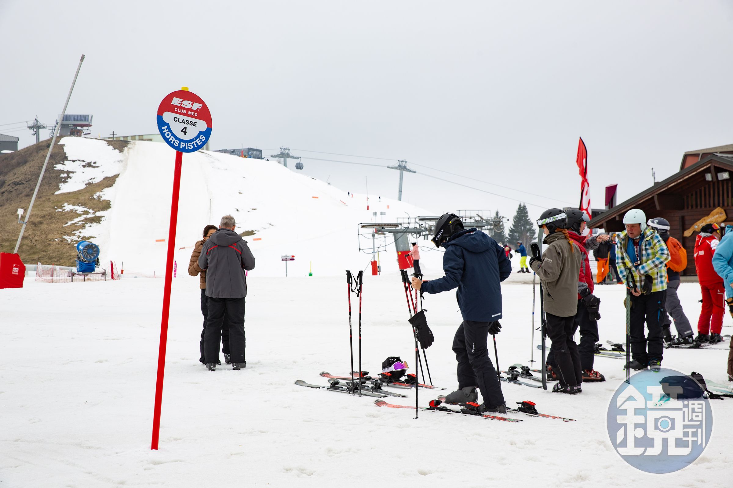Club Med的免費分級分齡滑雪課程，針對Ski（雙板）就分七、八級，Snowboard（單板）也有四級，讓同班同學都能保持程度相近，學習更有效率。