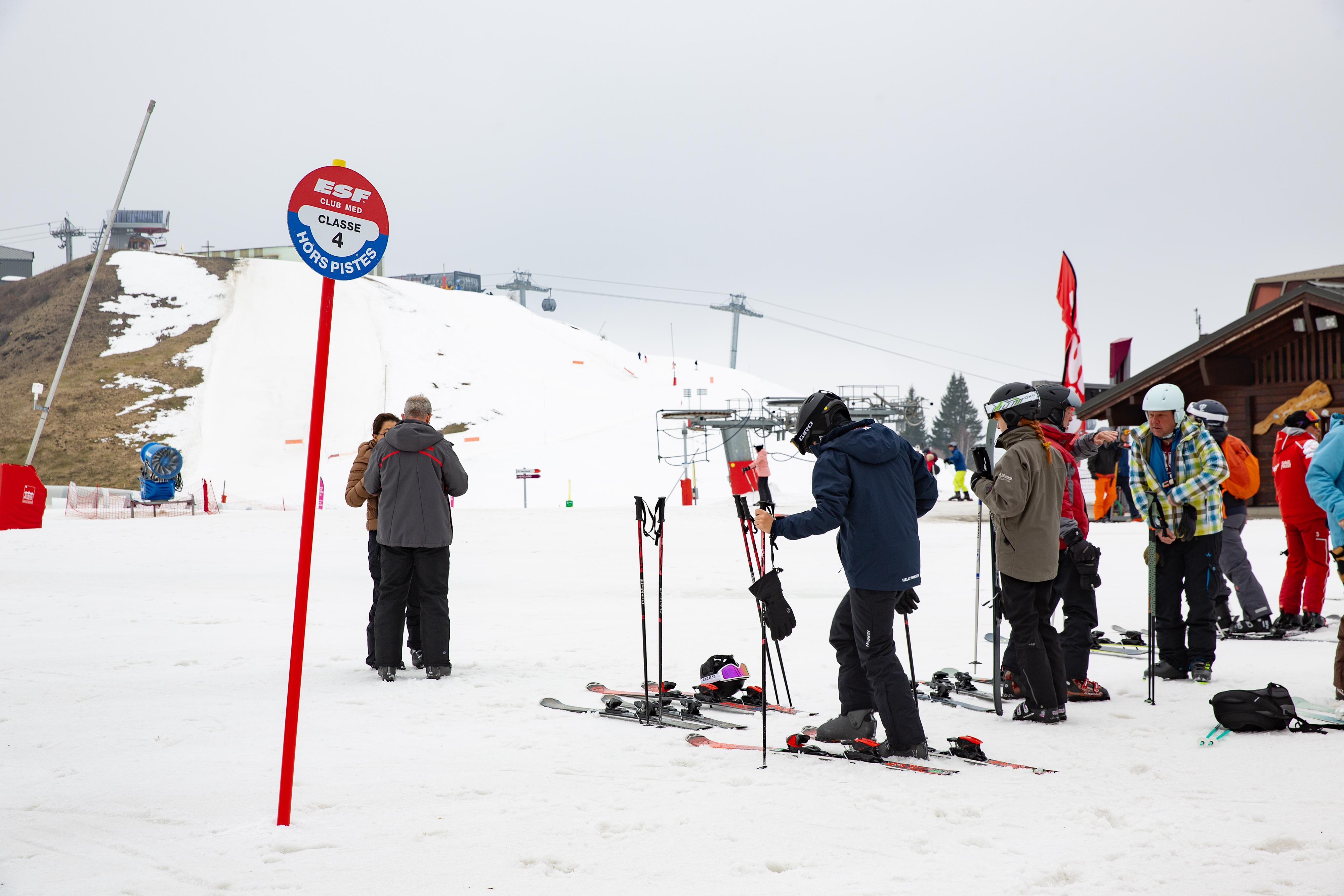 Club Med的免費分級分齡滑雪課程，針對Ski（雙板）就分七、八級，Snowboard（單板）也有四級，讓同班同學都能保持程度相近，學習更有效率。