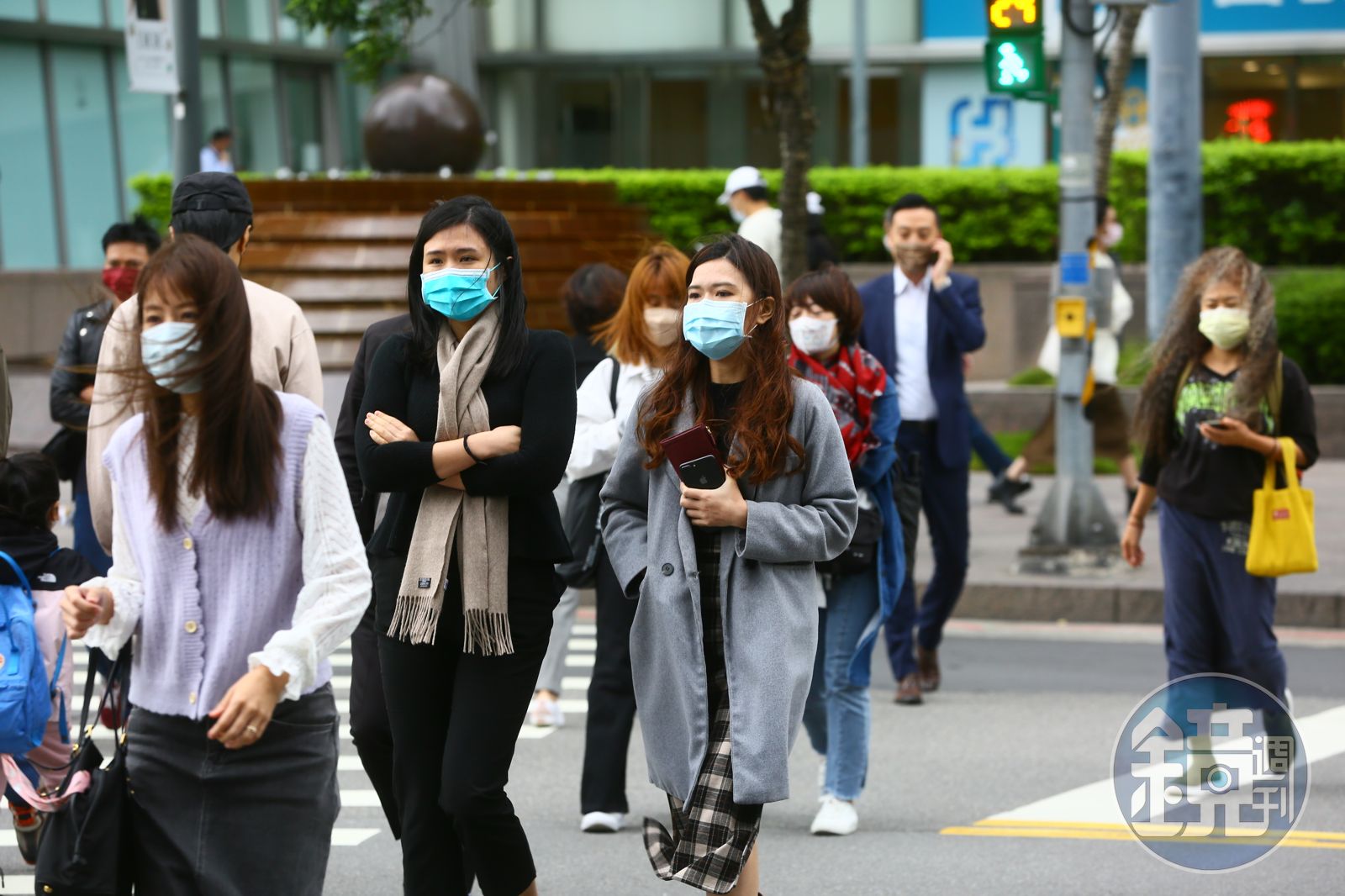 今日白天全台水氣較少，大多為多雲到晴的天氣型態。（本刊資料照）