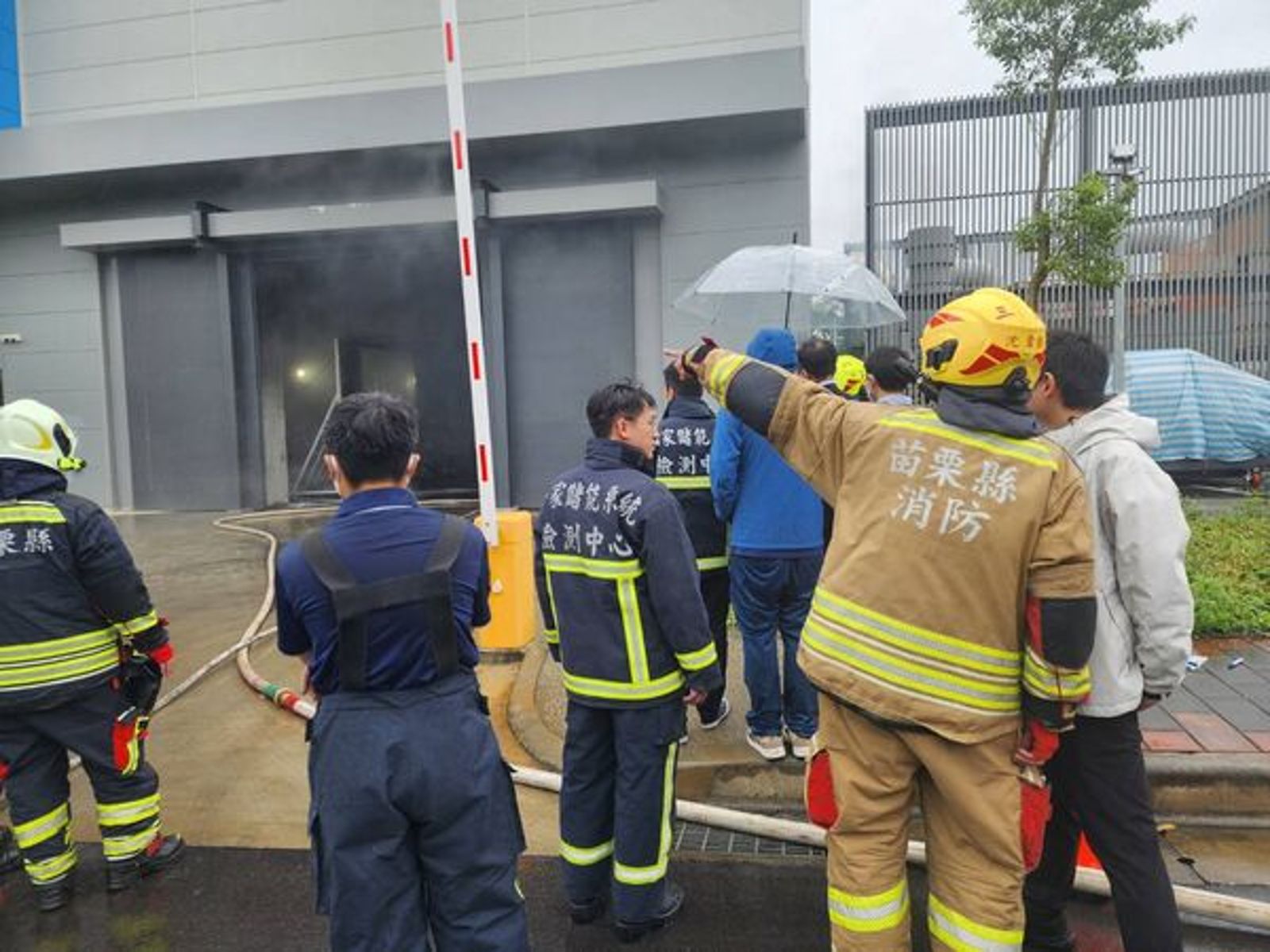苗栗銅鑼「國家儲能系統檢測中心」火警 疑電池櫃冒煙引發警報