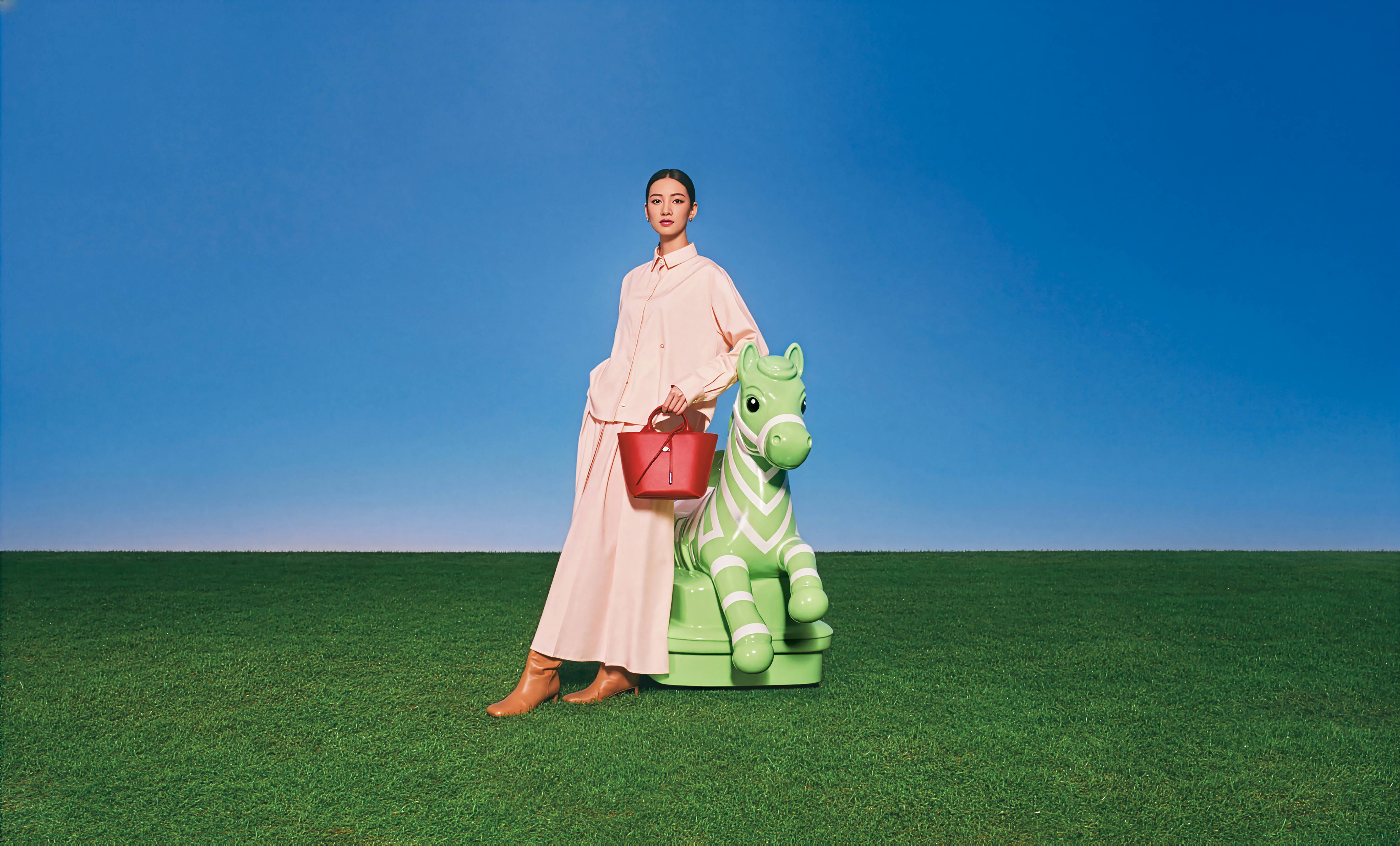 Longchamp馬年廣告可可愛愛，很懂天馬行空的浪漫。（Longchamp提供）