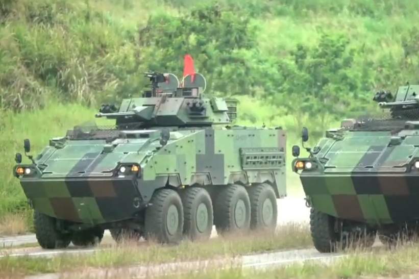 前總統李登輝小舅子女婿、中興電工董事長江義福，涉國軍雲豹八輪甲車動力底盤系統採購弊案。（翻攝自國防部政治作戰局YT）