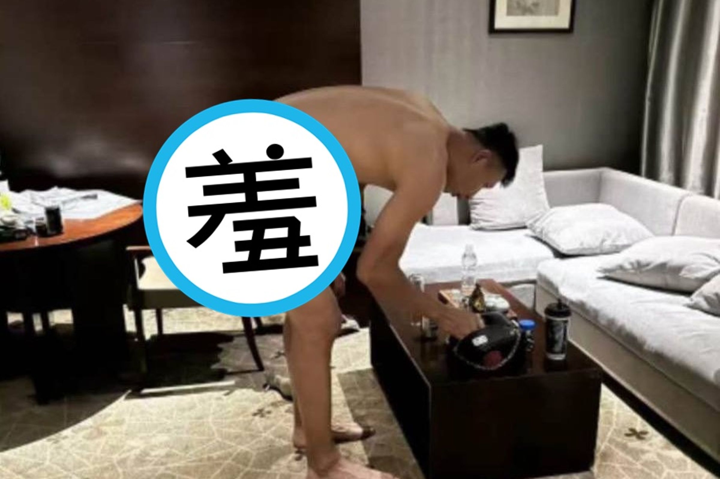中國退役球星易建聯捲入性醜聞,證件及裸照在網路瘋傳。(翻攝自微博)