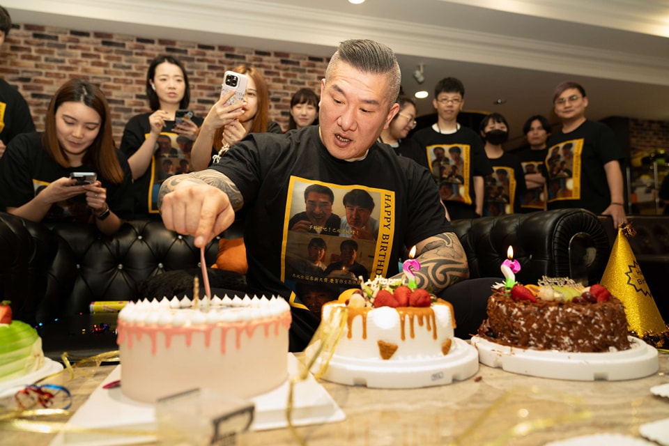 館長表示，自己僅用22天，抖音就達到200萬粉絲追蹤。（翻攝自飆捍臉書）