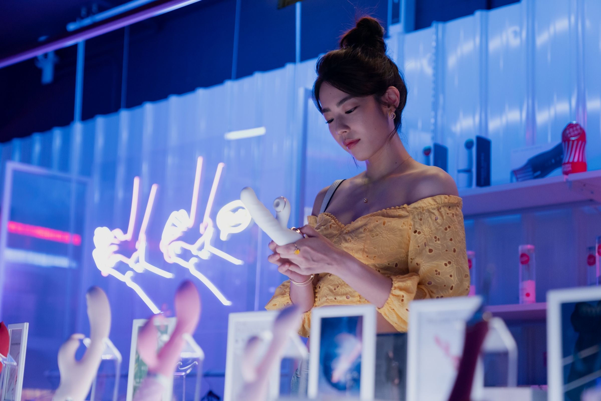 林思宇扮肉食女，對「20/6公分」念念不忘。（紅杉娛樂提供）