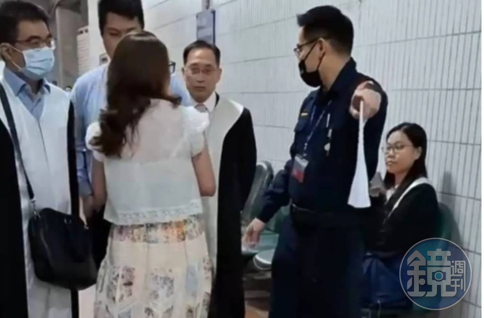 當眾摑掌法袍律師宣判 林女犯5罪各1年6月到1年1月不等