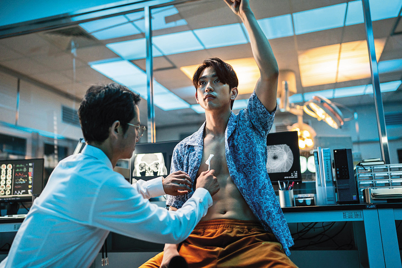 朴珍榮飾演只想吸取別人能量的教主，有著凍齡之術和吸星大法，成為自戀又賣肉的反派。（車庫提供）