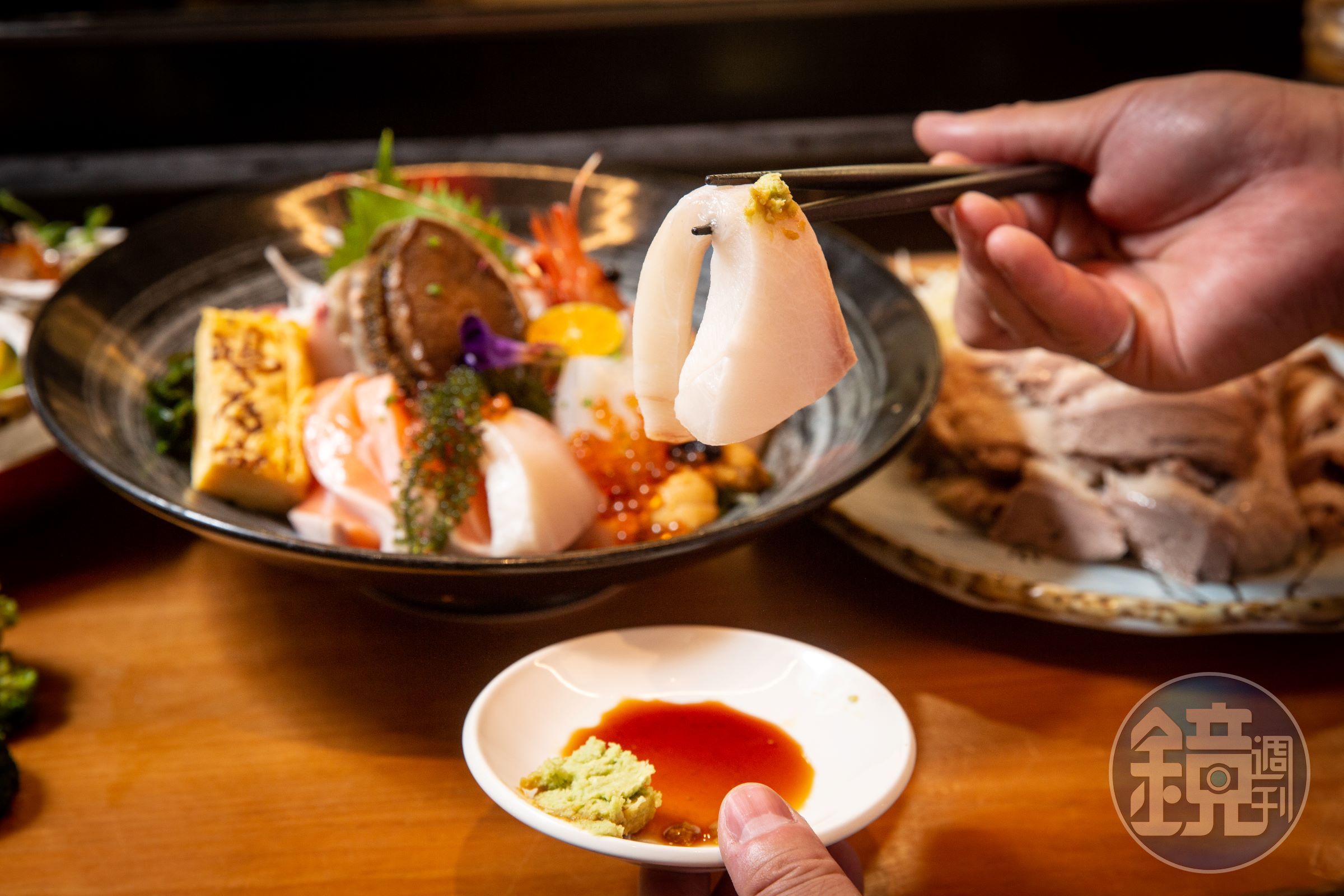 鵝房宮的鵝肉、烤魚原本就有基礎婆媽群眾,後來,更是靠著澎湃好吃、高CP值的日式海鮮無菜單料理闖出名號。