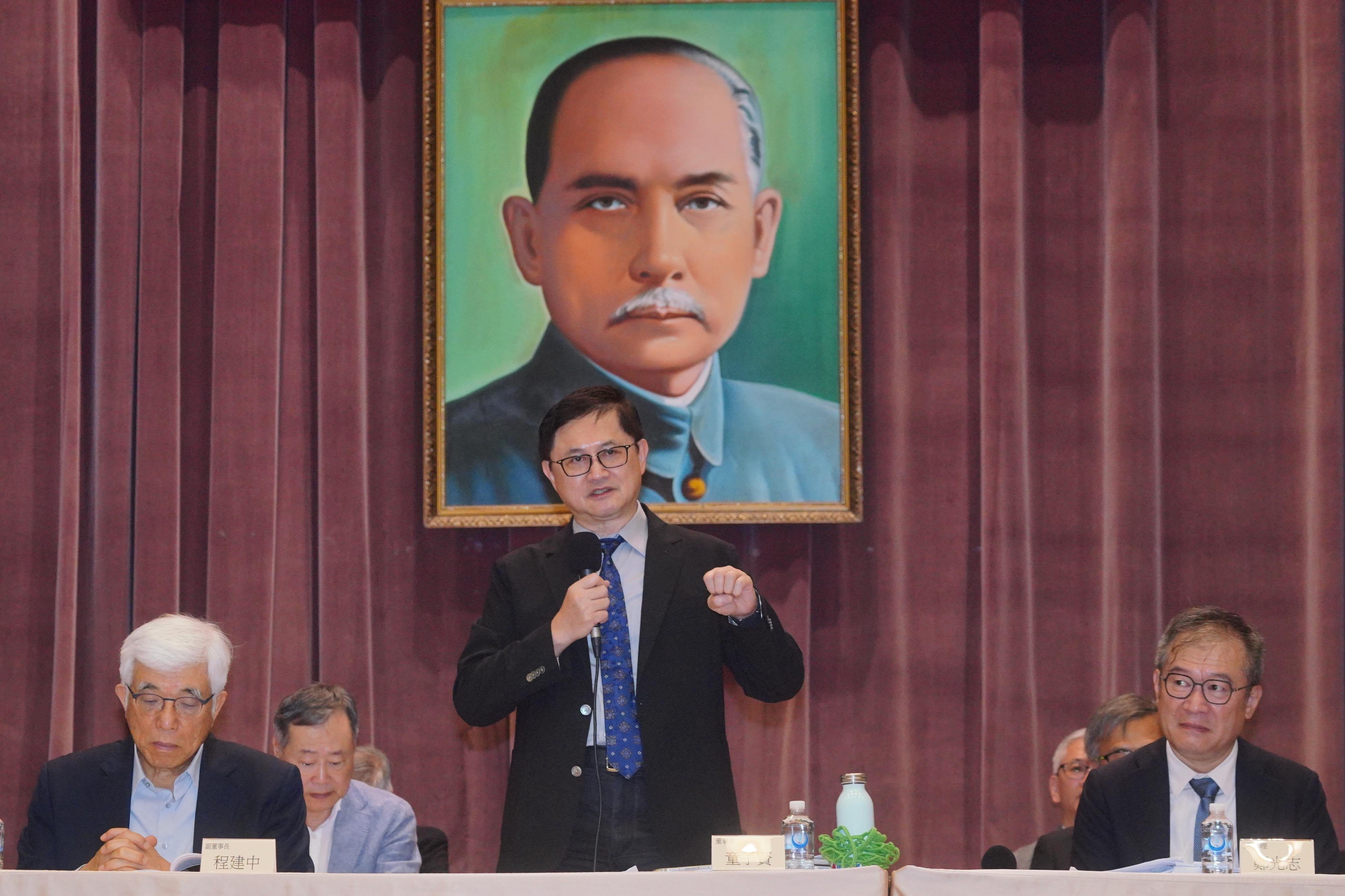 台股驚驚漲,和碩集團董事長童子賢也正面以待。