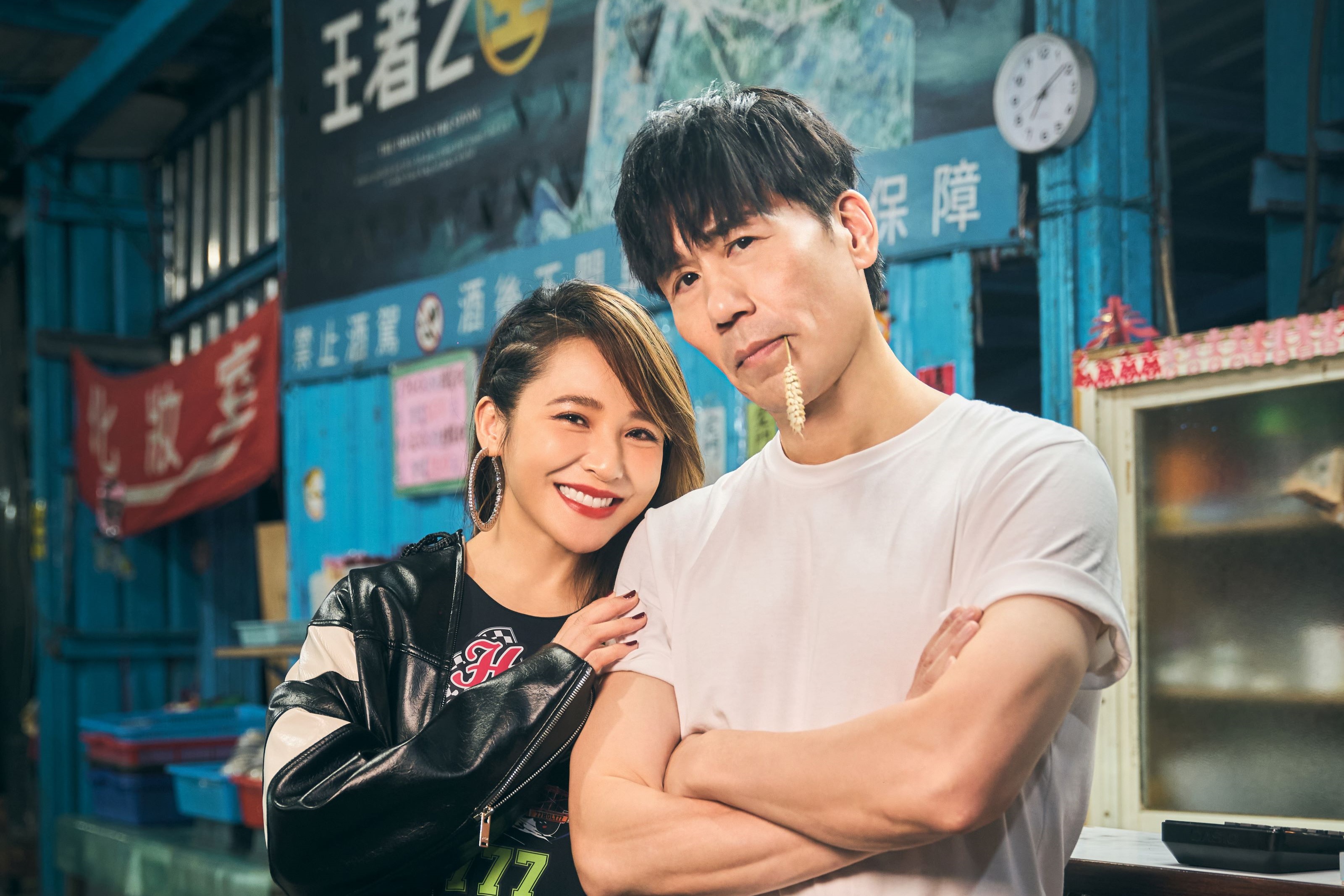 梁文音邀來「國民姑丈」羅時豐合唱最新閩南語單曲〈時間到〉。（環球音樂提供）