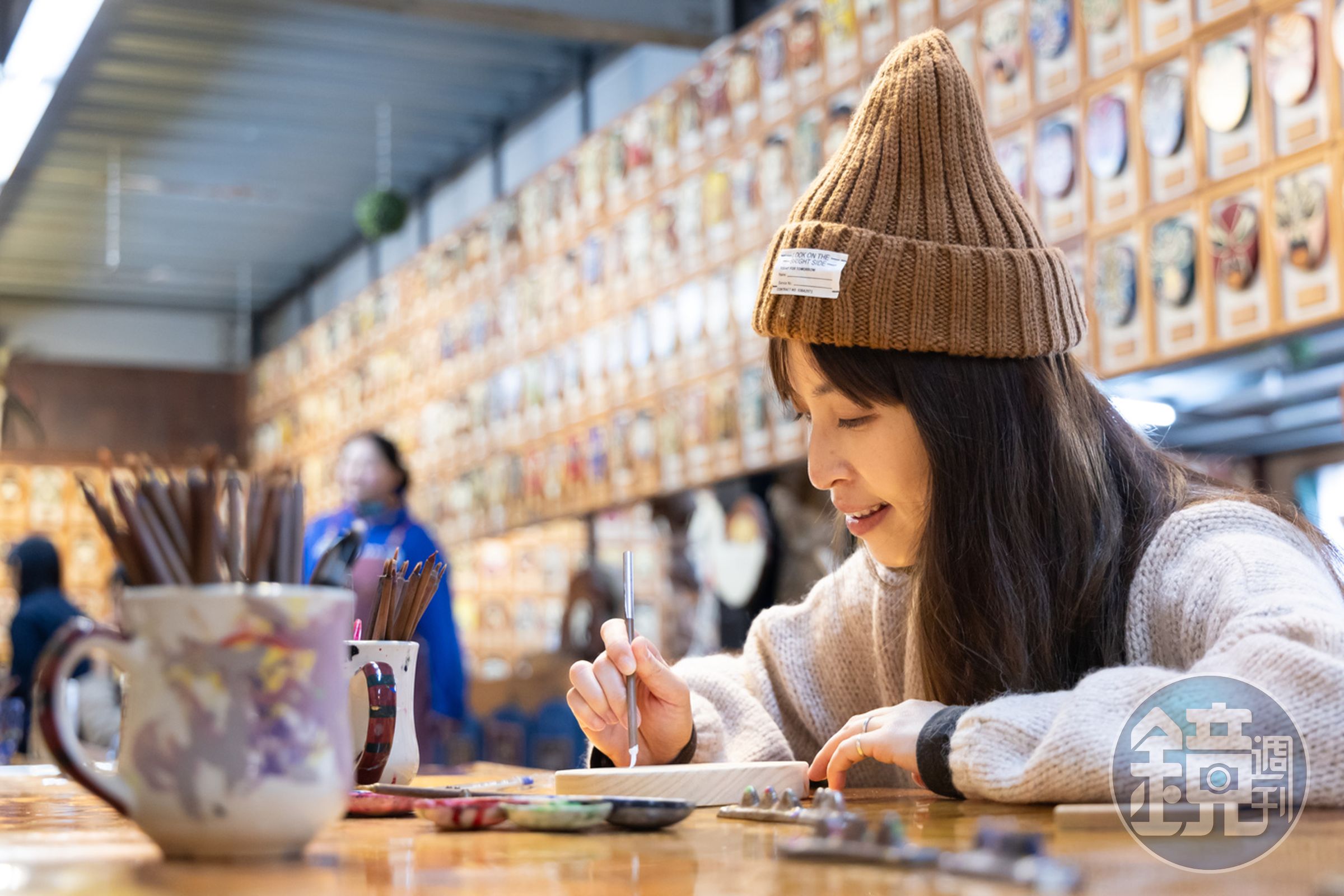 認識完臉譜後，可在木頭板上體驗彩繪DIY。（399元／人）